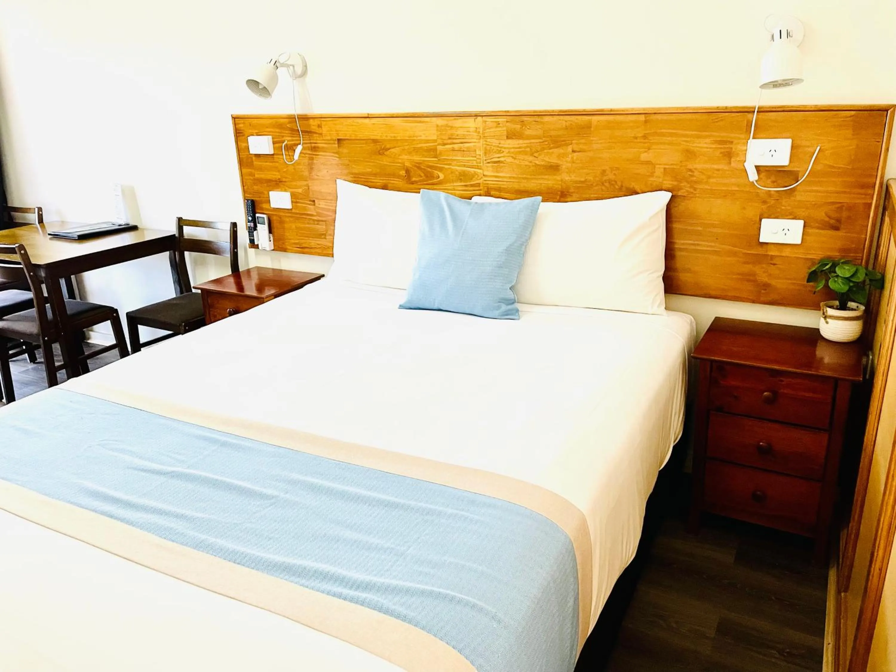 Bed in Highway Motor Inn Taree