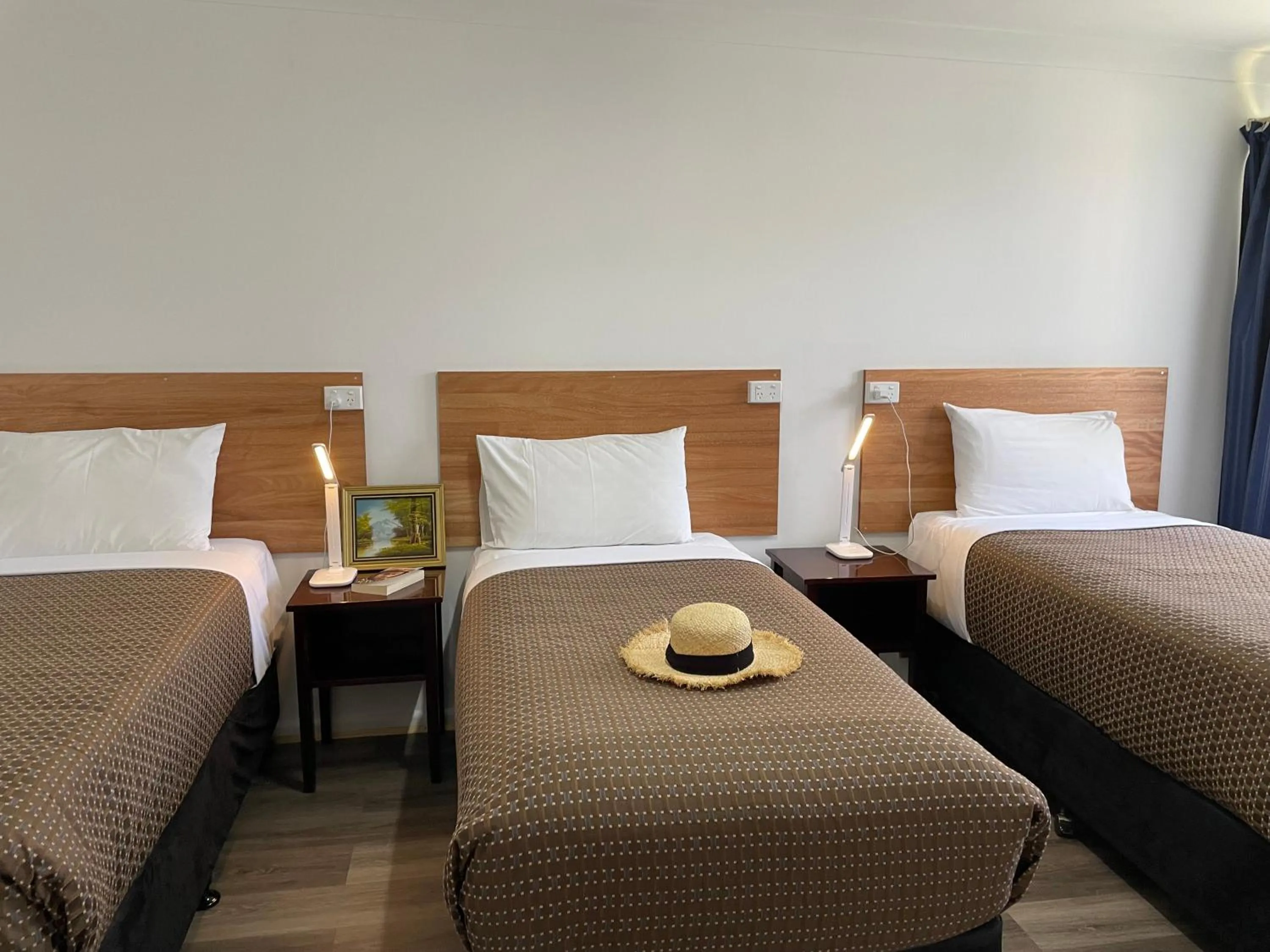 Bedroom, Bed in Highway Motor Inn Taree