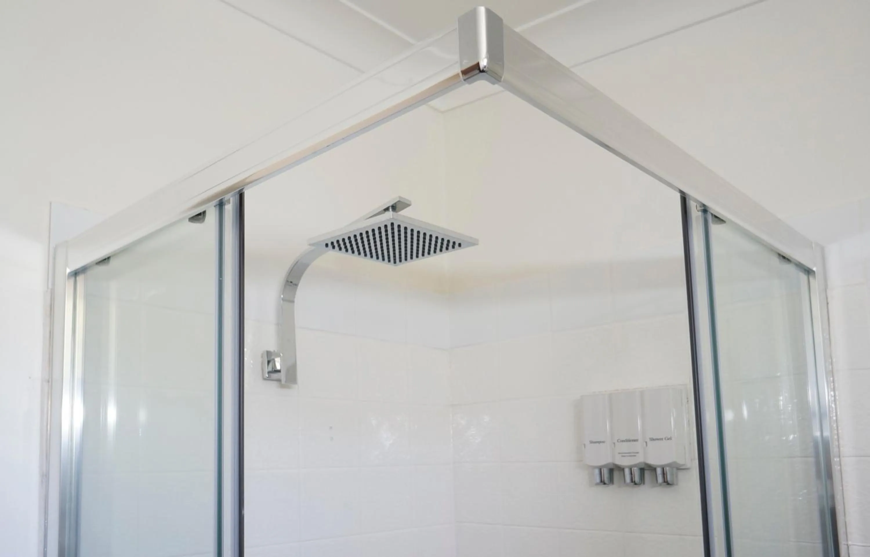 Shower in Highway Motor Inn Taree