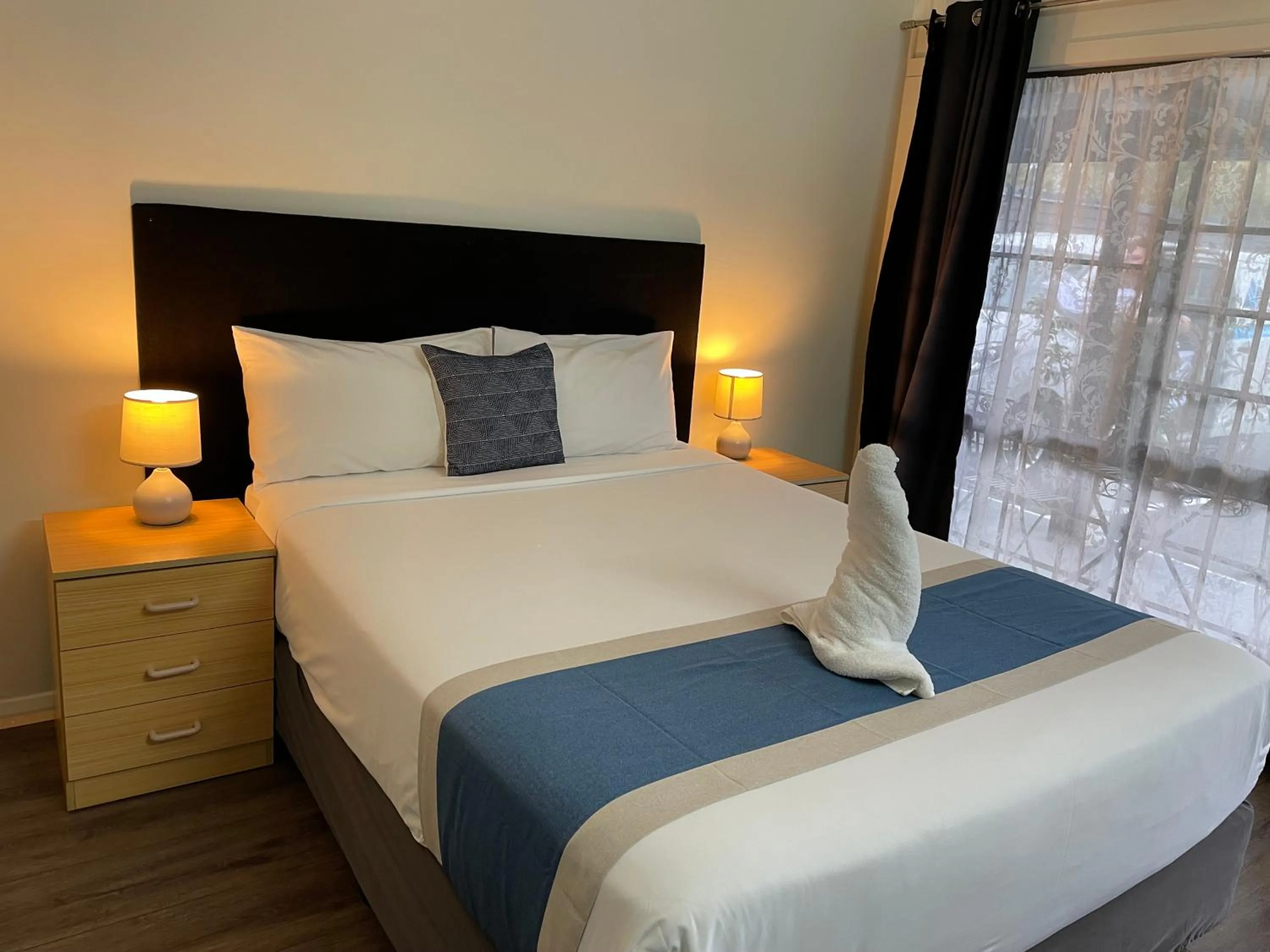 Photo of the whole room, Bed in Highway Motor Inn Taree