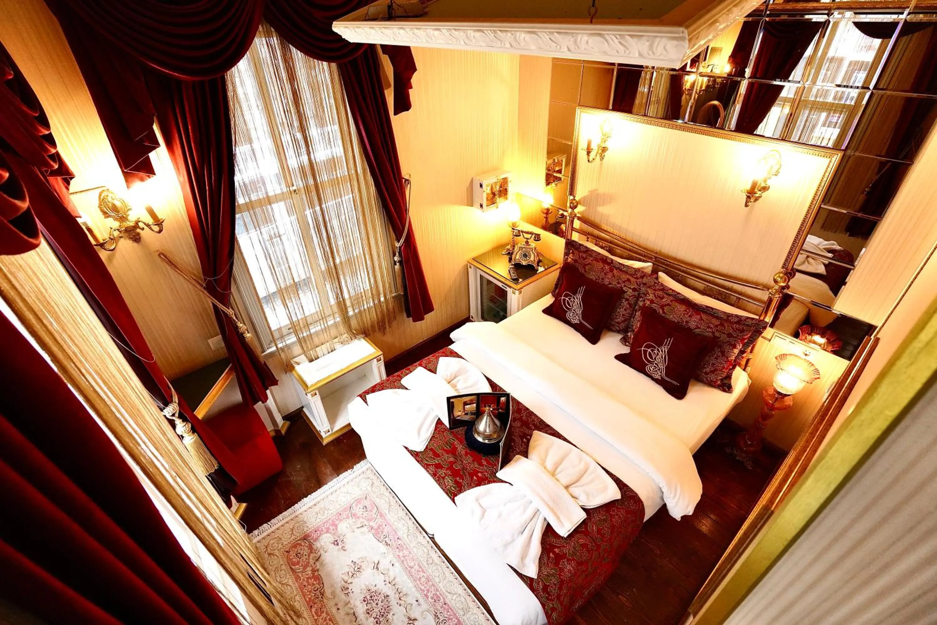Photo of the whole room, Bed in Sultan Tughra Hotel
