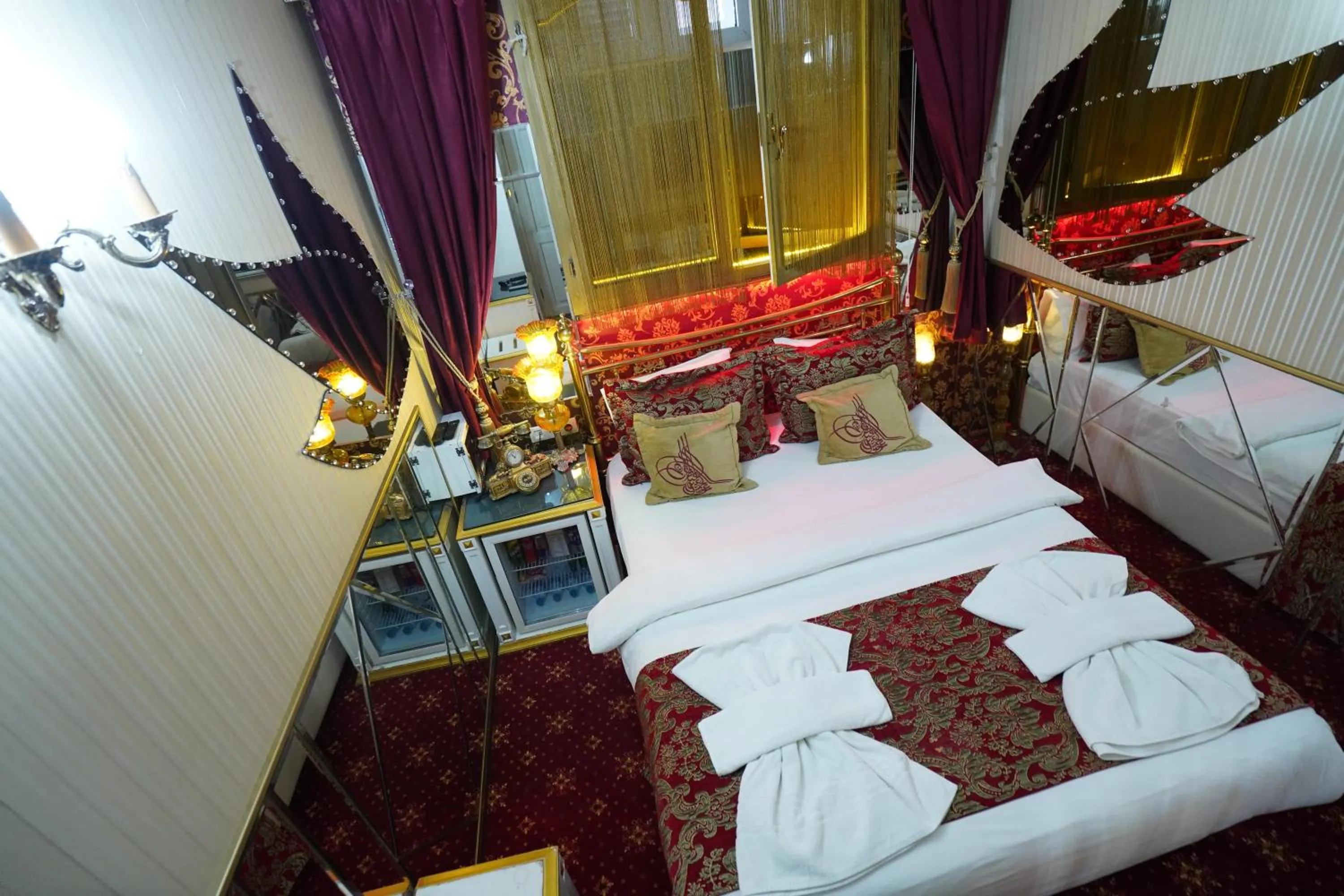 Photo of the whole room, Bed in Sultan Tughra Hotel