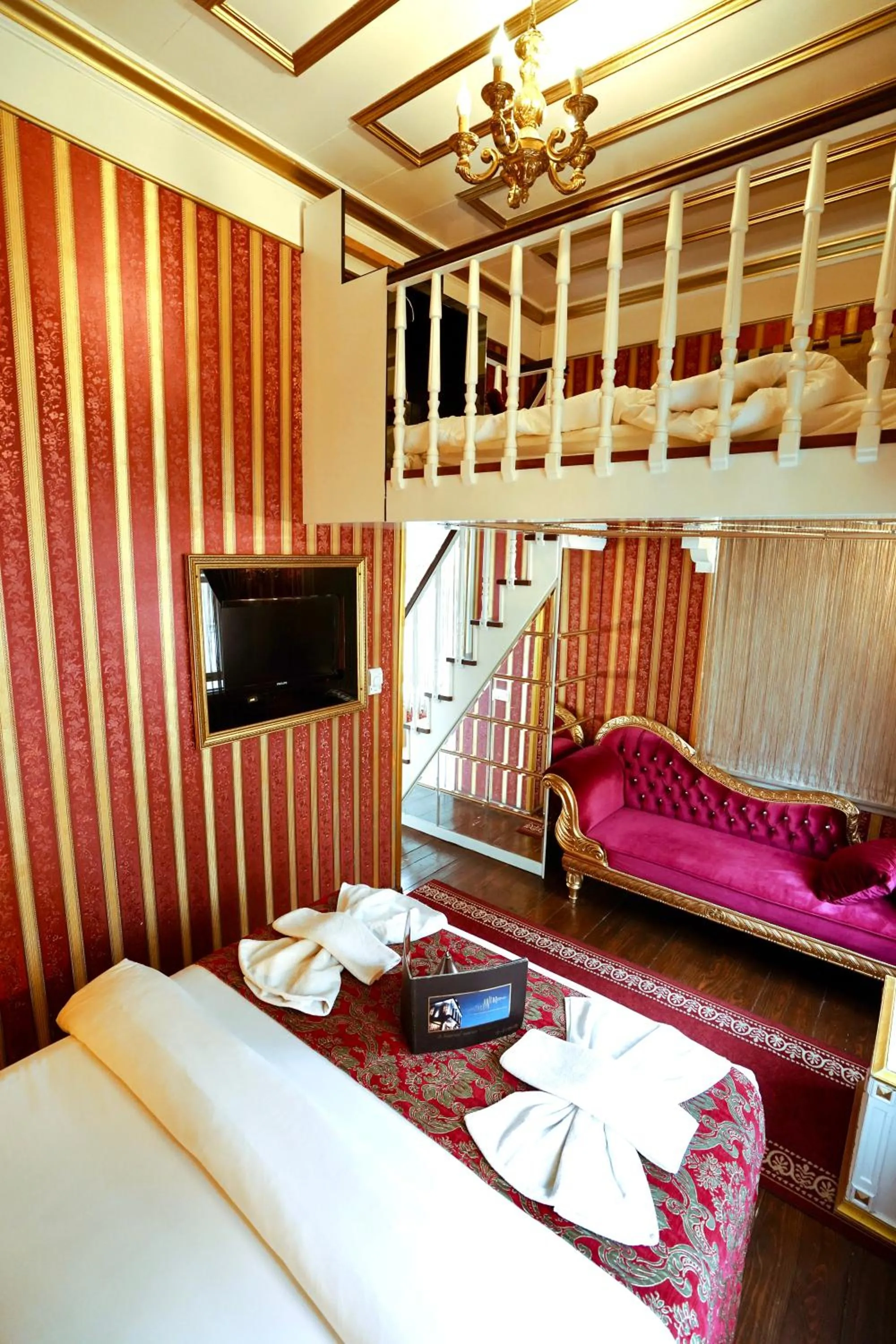 TV and multimedia, Bed in Sultan Tughra Hotel