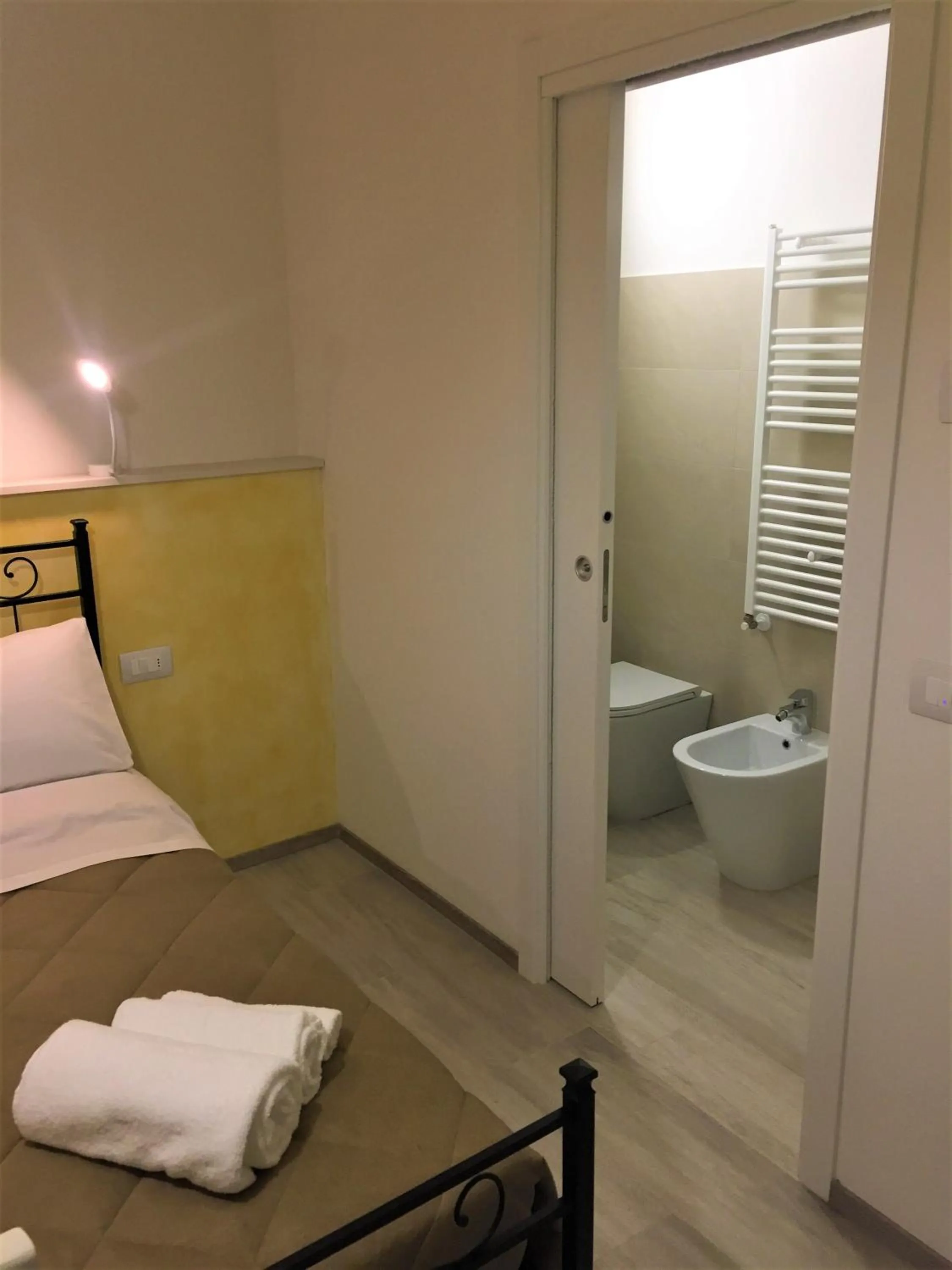 Toilet, Bed in B&B L'arte è di casa