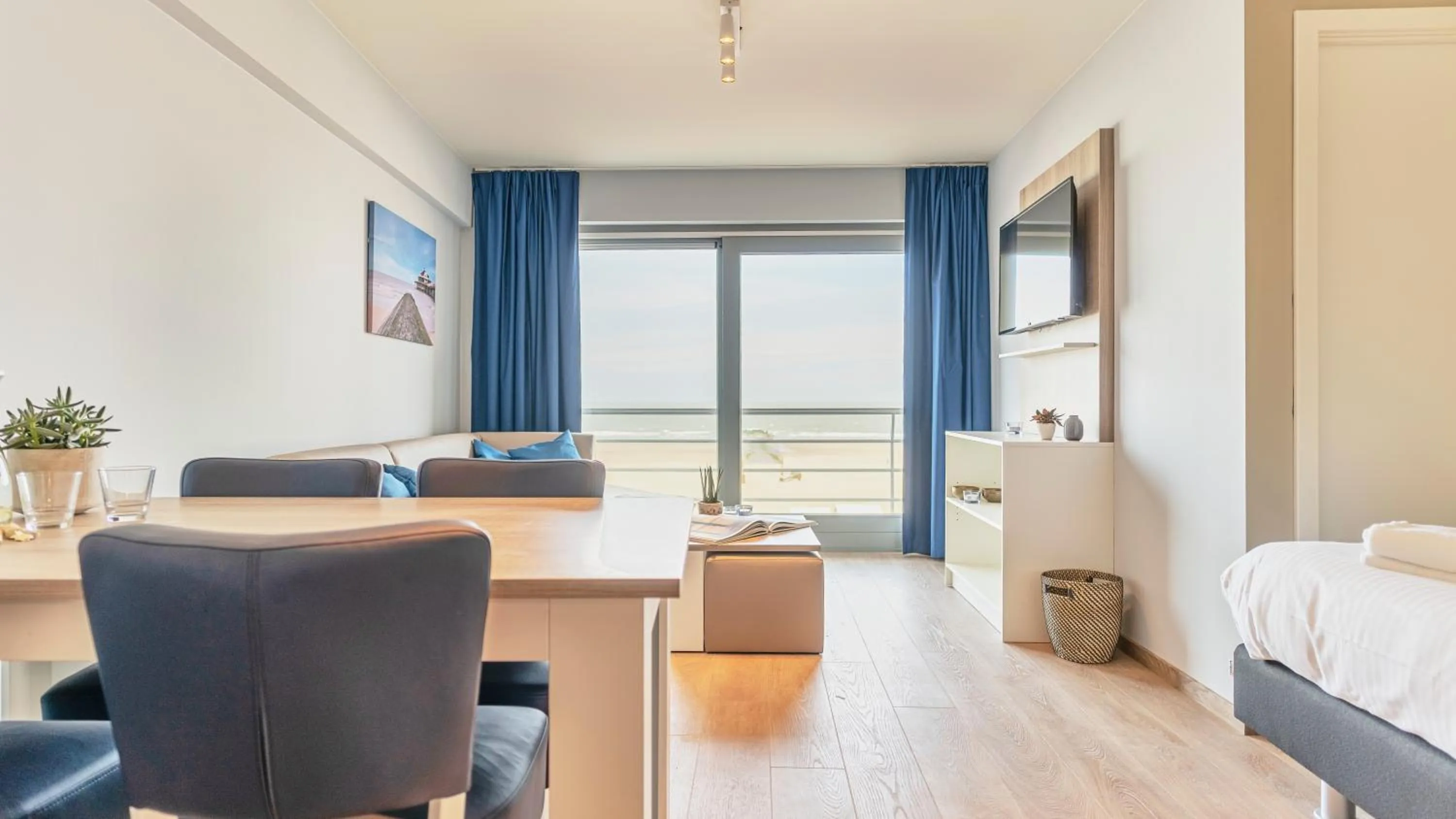 View (from property/room), Bed in Holiday Suites Blankenberge