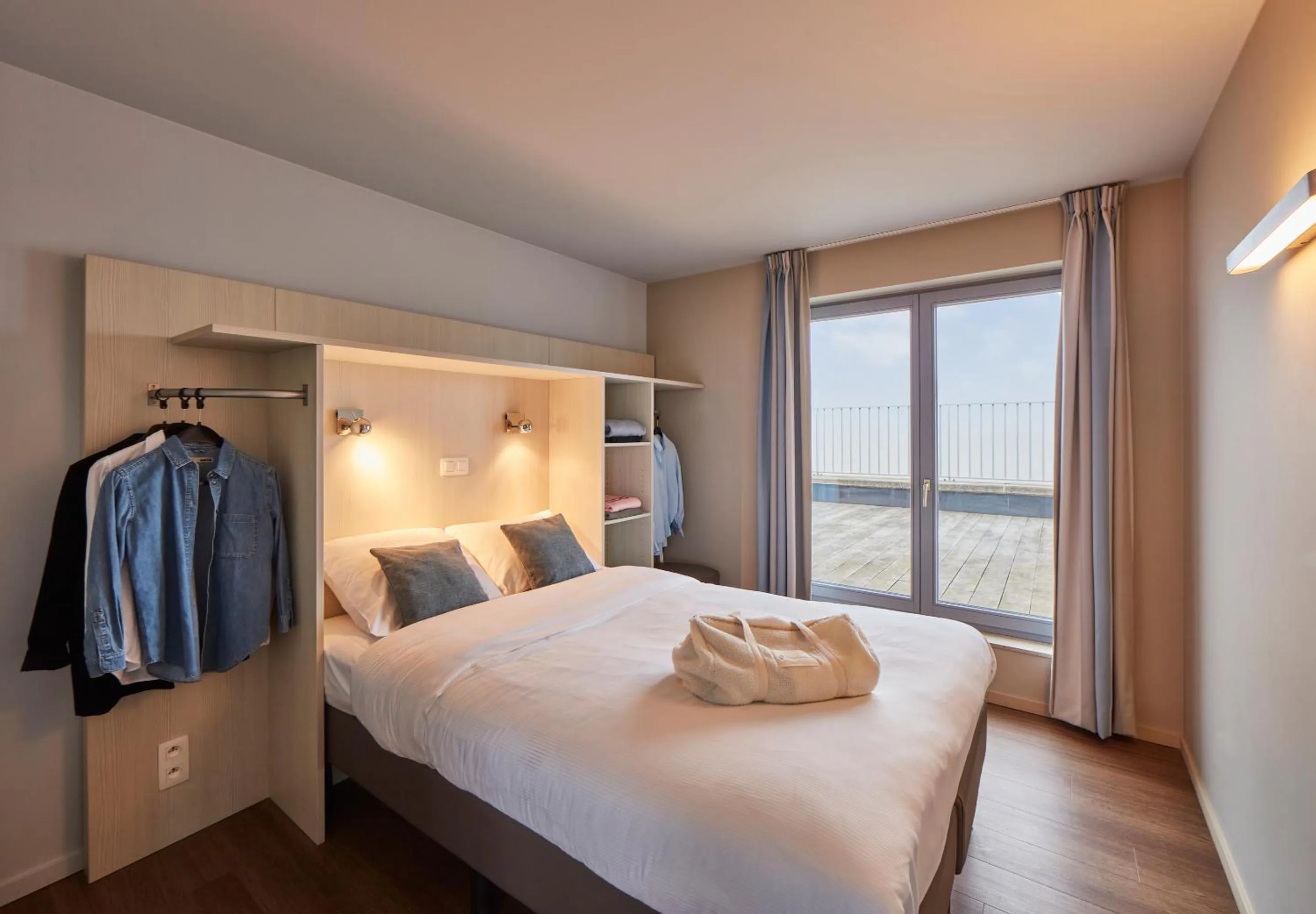 View (from property/room), Bed in Holiday Suites Blankenberge