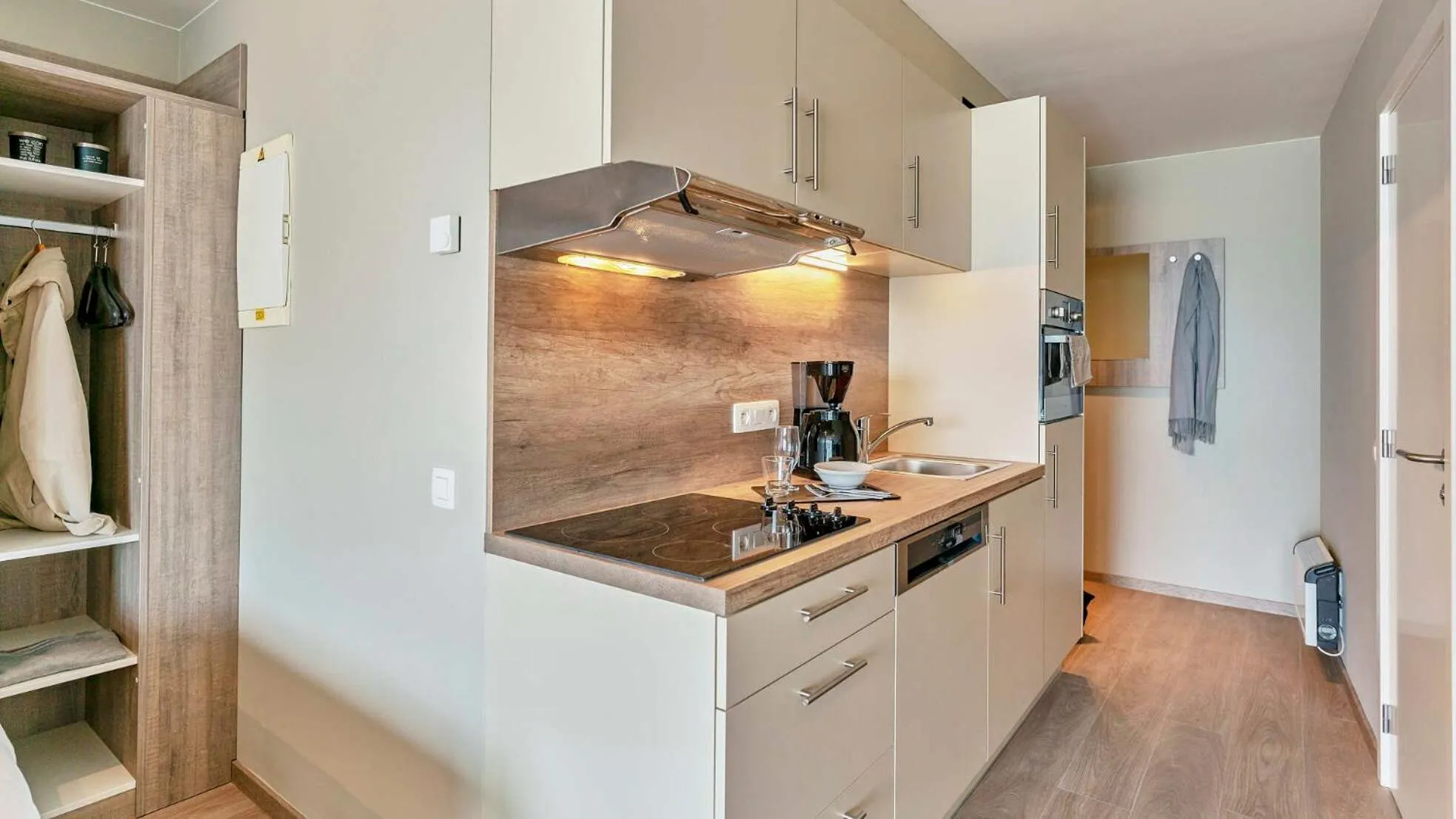 Kitchen or kitchenette in Holiday Suites Blankenberge