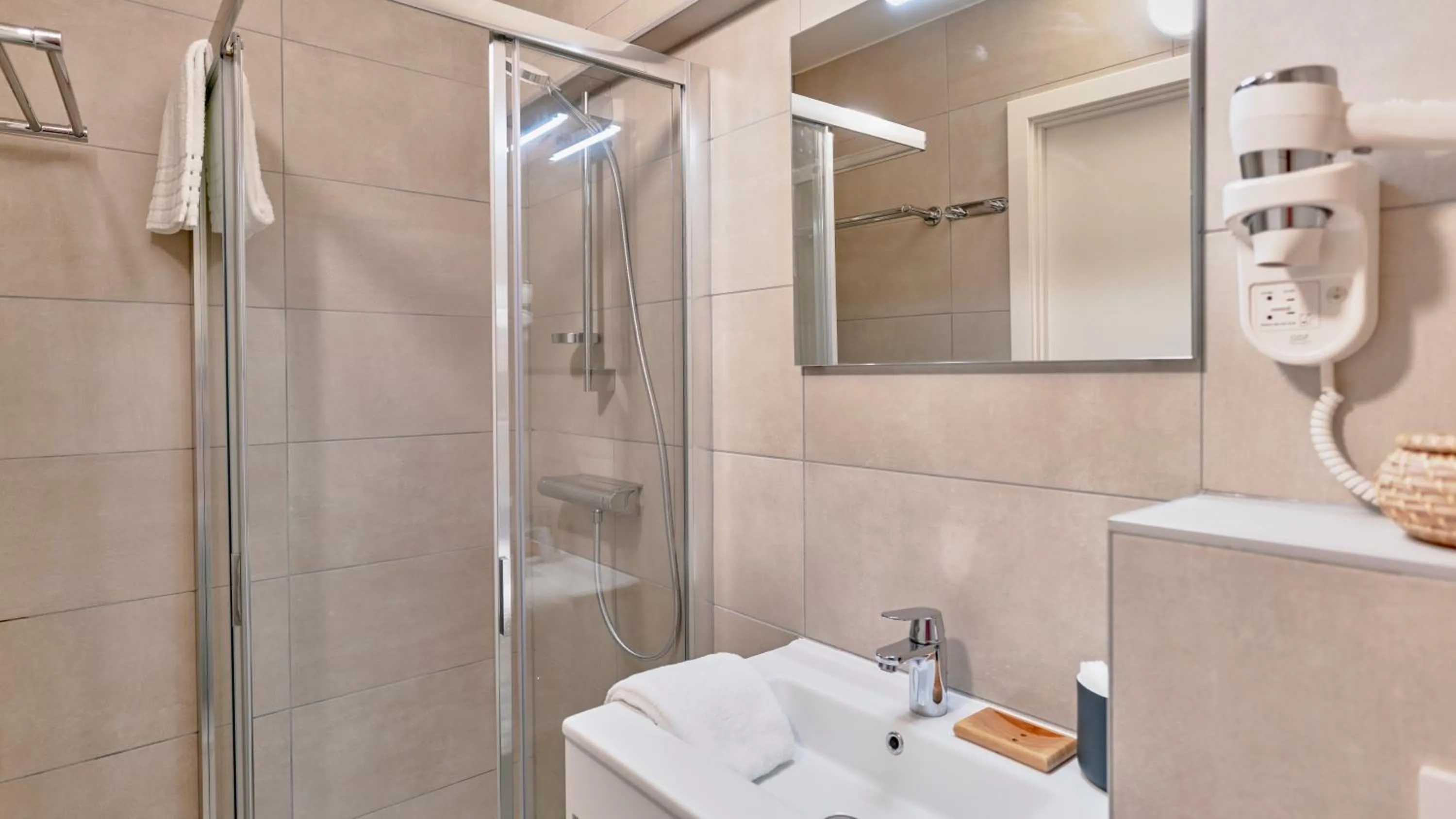 Shower in Holiday Suites Blankenberge