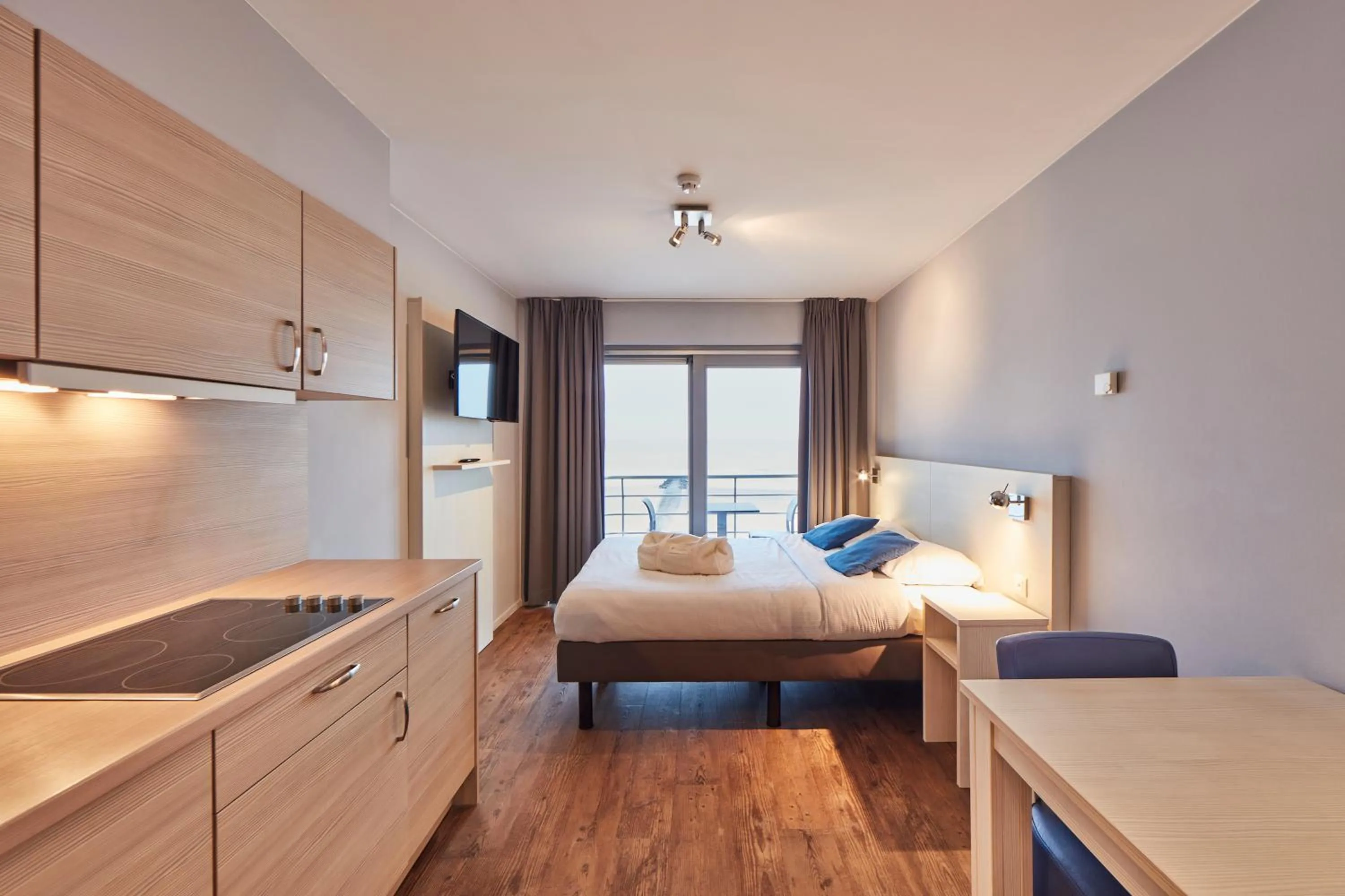 Bedroom, Bed in Holiday Suites Blankenberge