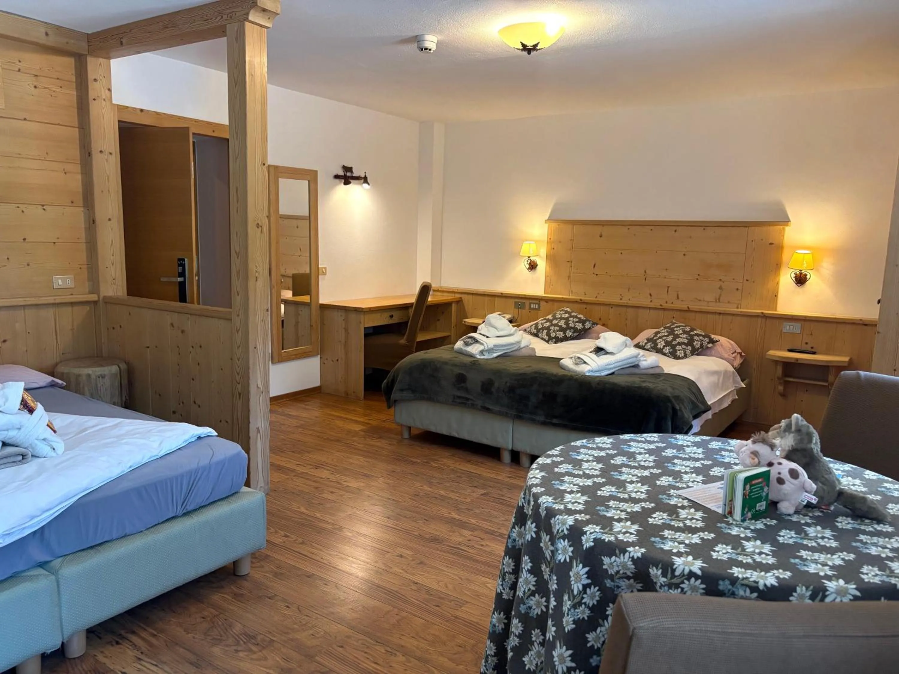 Bedroom, Bed in Alpen Family Hotel Someda