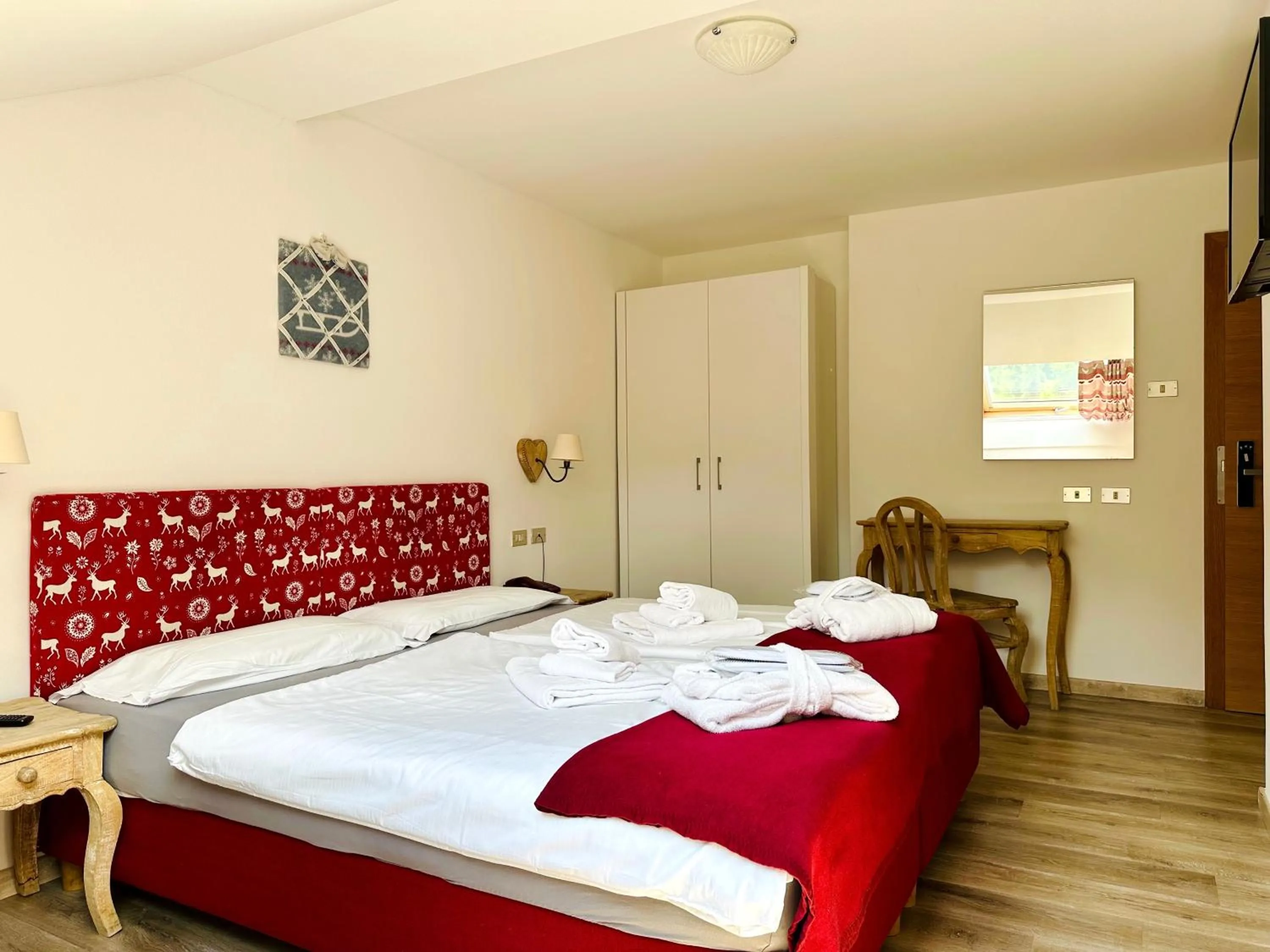 Bedroom, Bed in Alpen Family Hotel Someda