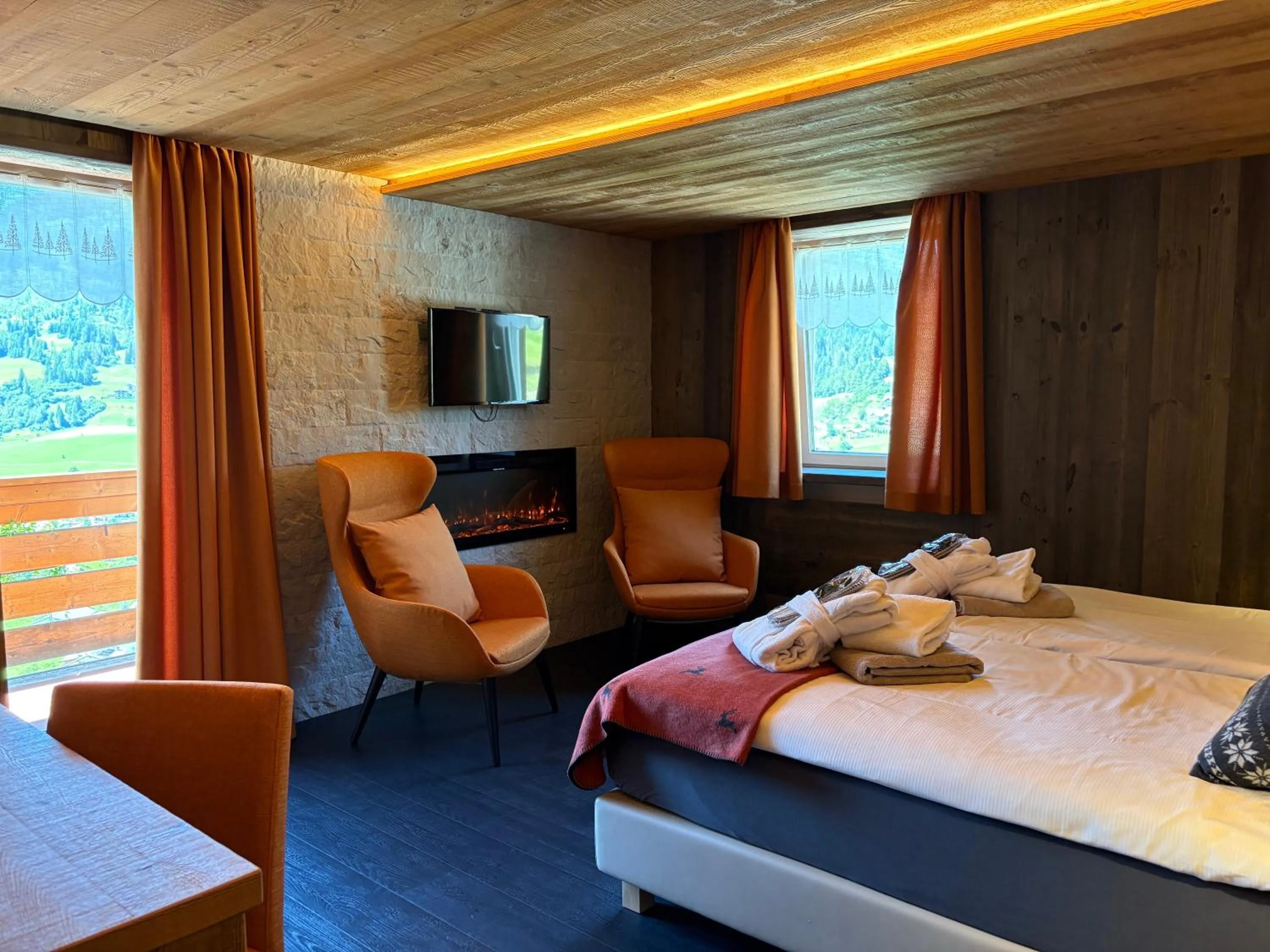 Bedroom, Bed in Alpen Family Hotel Someda