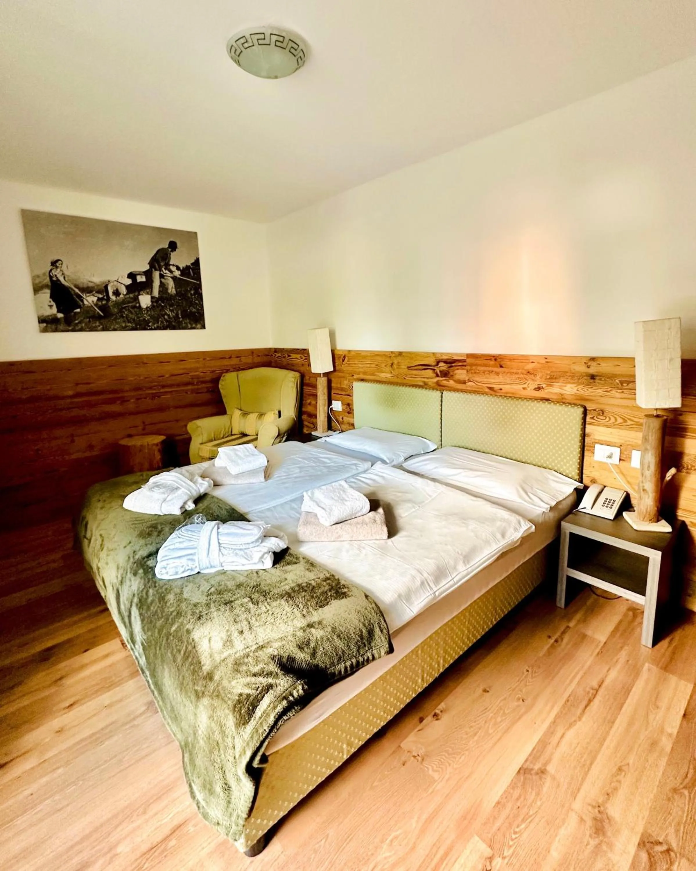 Bedroom, Bed in Alpen Family Hotel Someda