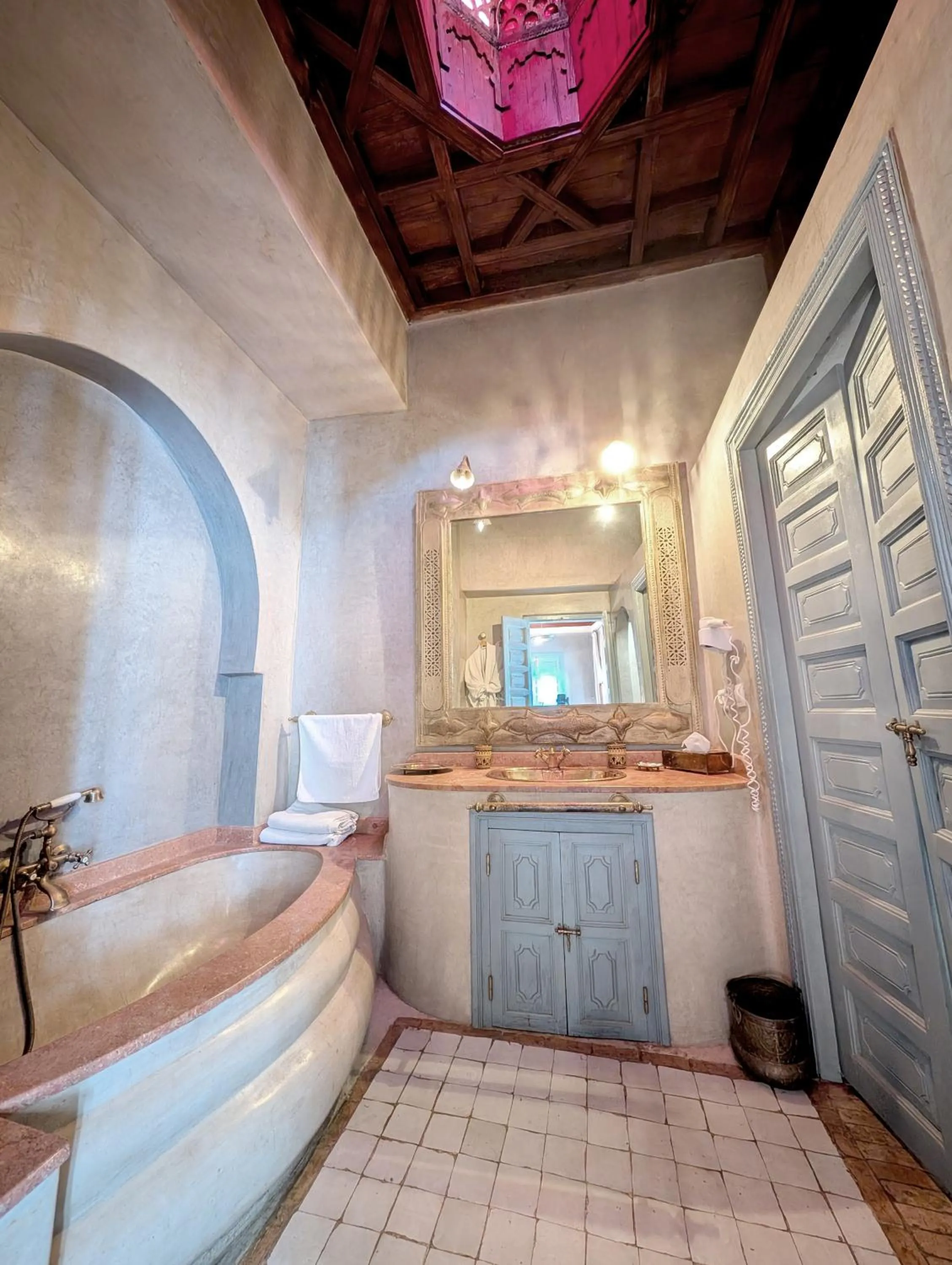 Bath in Riad Slitine & Spa