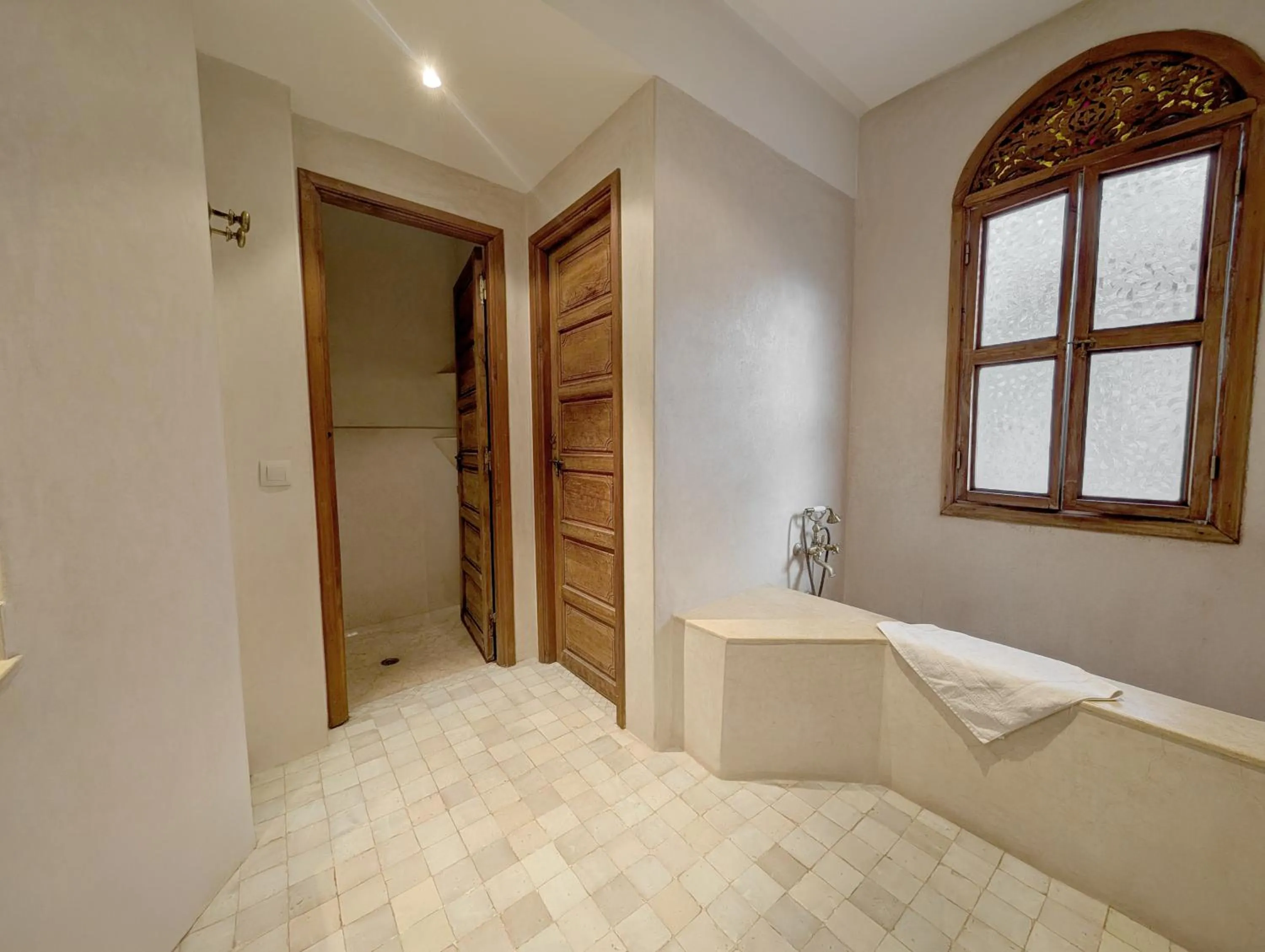 Bathroom, Bed in Riad Slitine & Spa