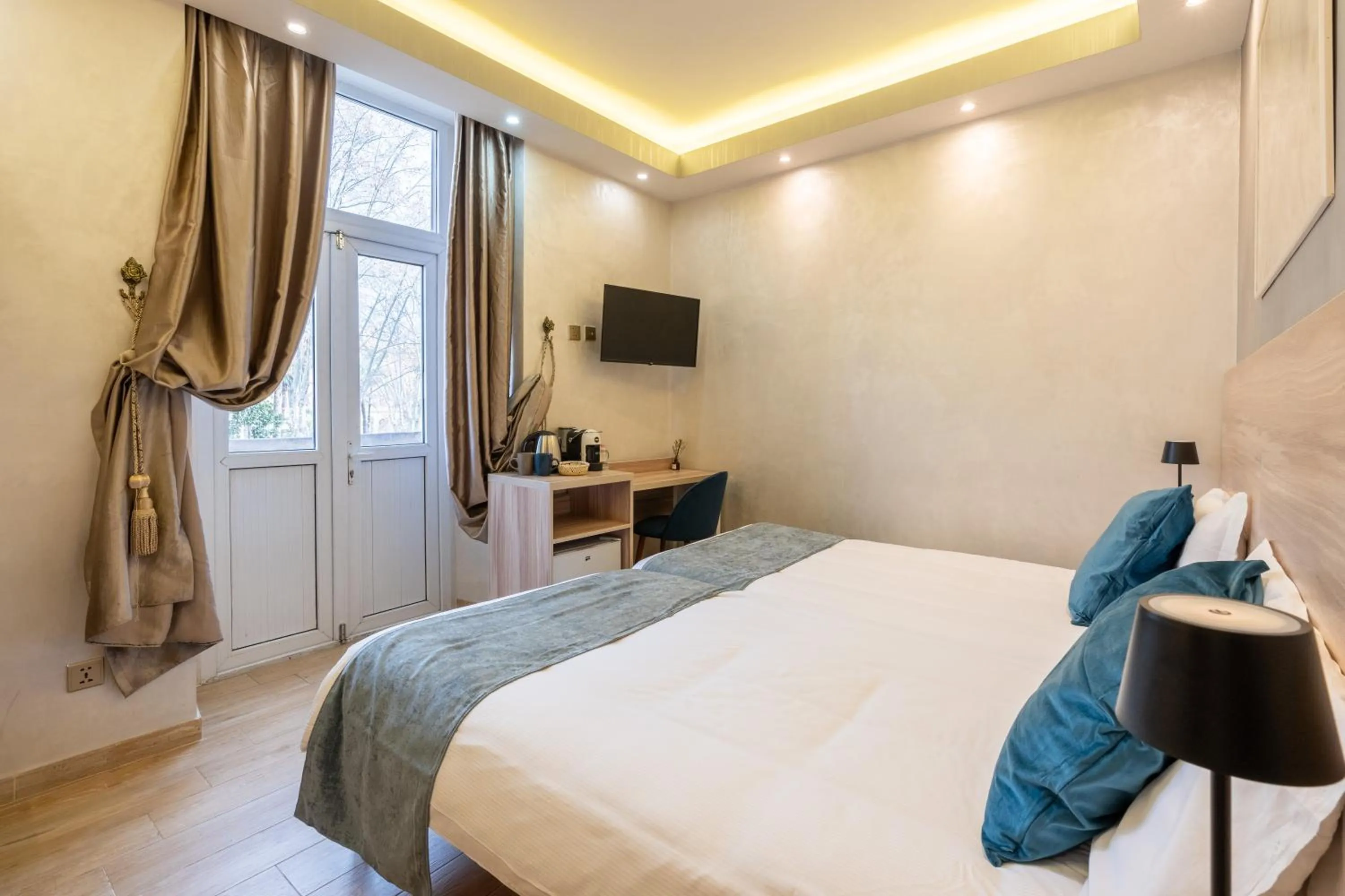 Bed in Rome Love Hotel