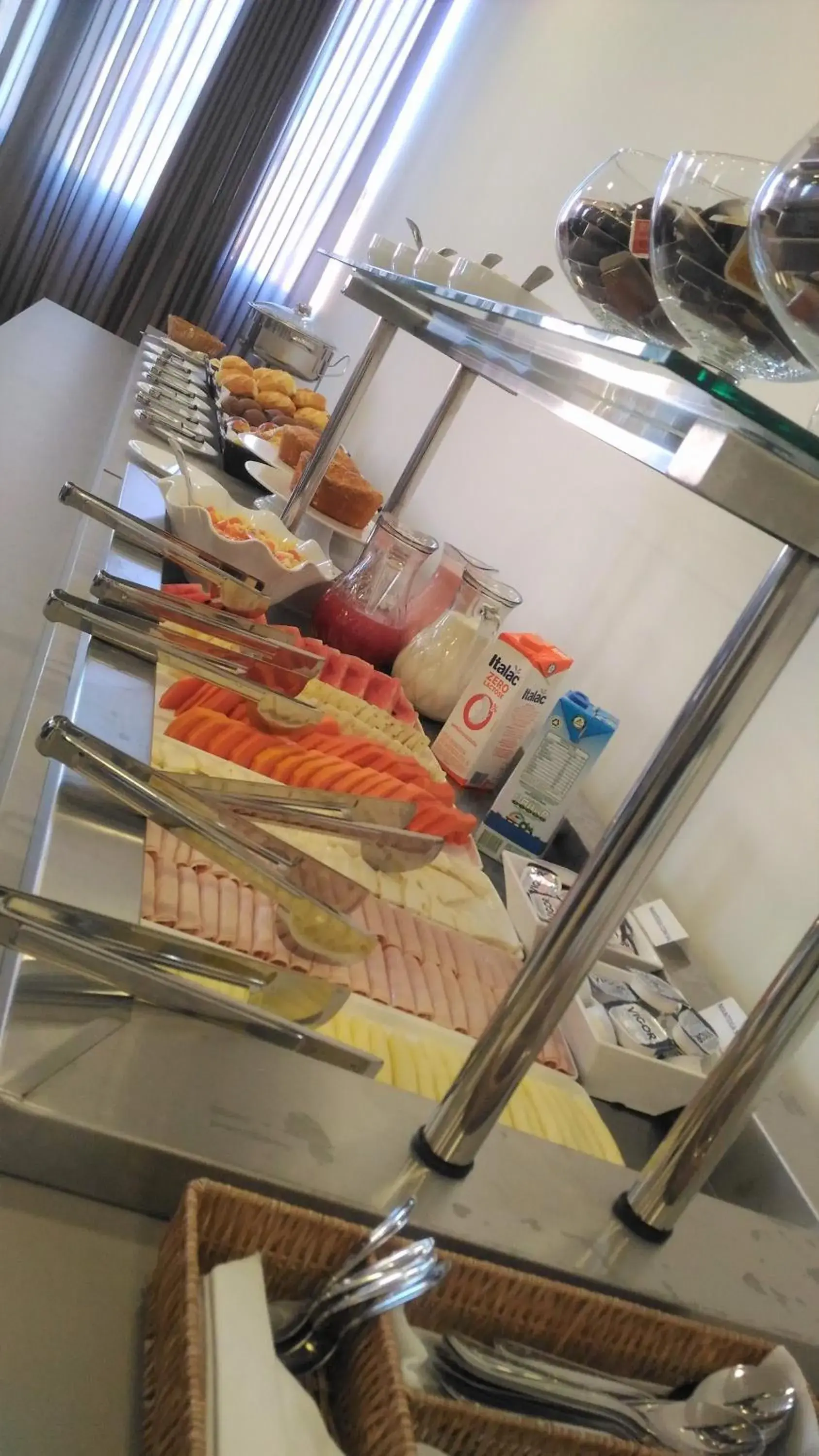 Breakfast in Hotel H2 Congonhas Breakfast in Hotel H2 Congonhas