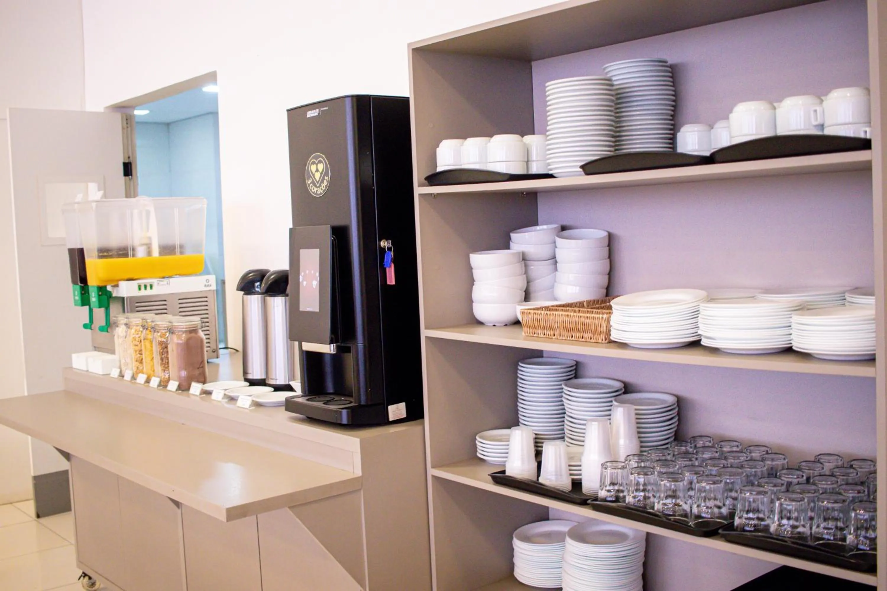 Coffee/tea facilities in Hotel H2 Congonhas