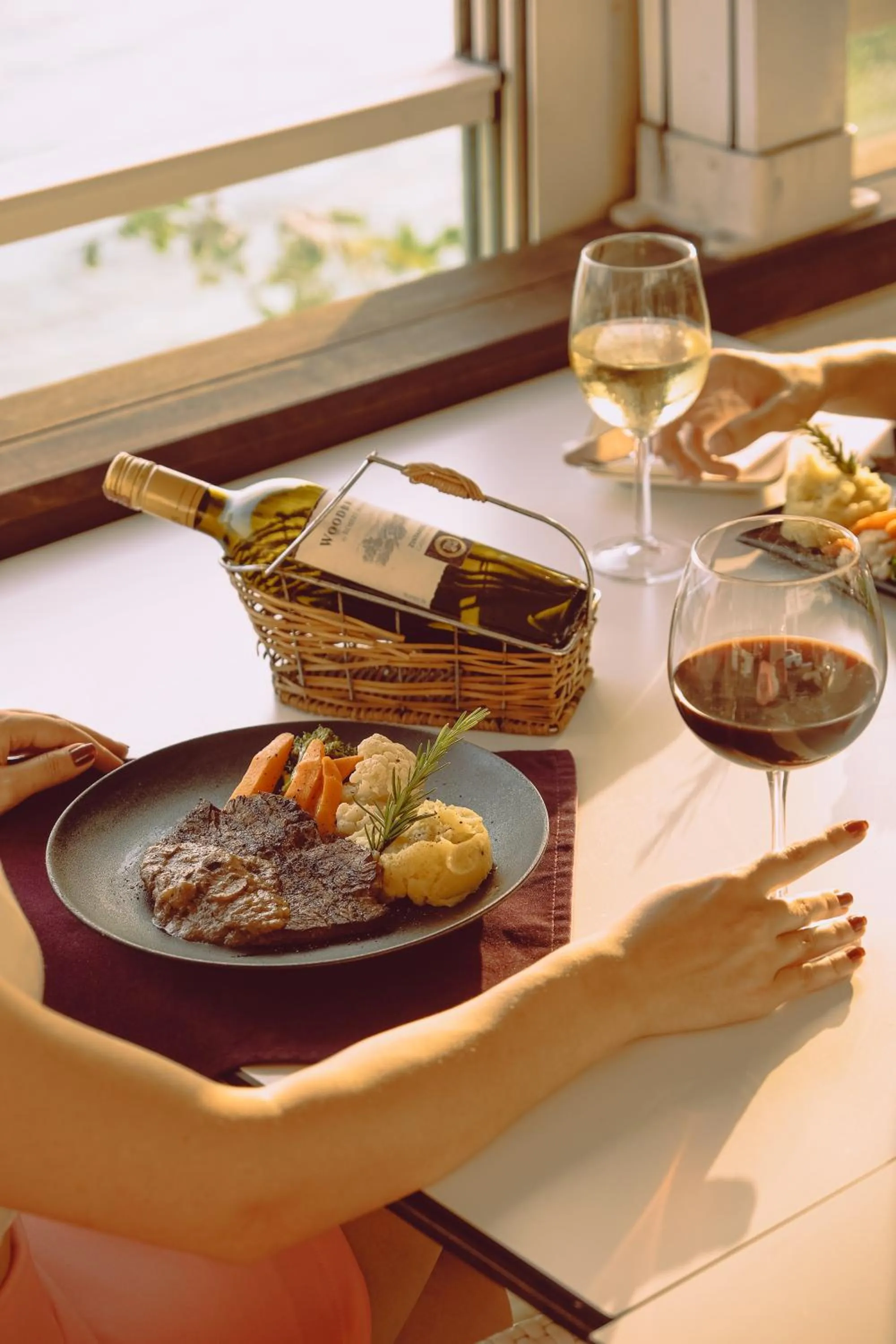 Restaurant/places to eat in La Boutique Hotel & Suites - Adults Only