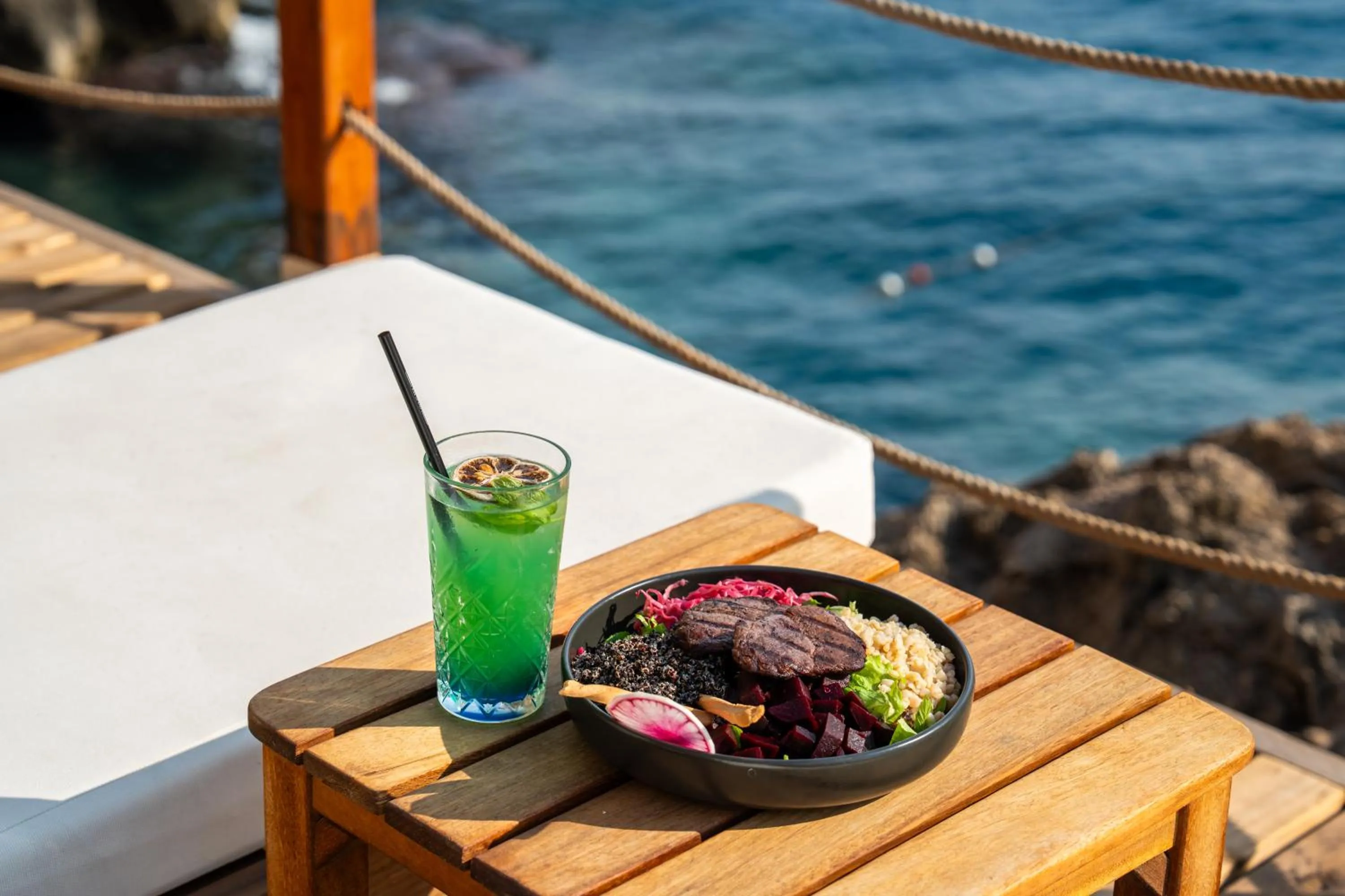 Restaurant/places to eat in La Boutique Hotel & Suites - Adults Only