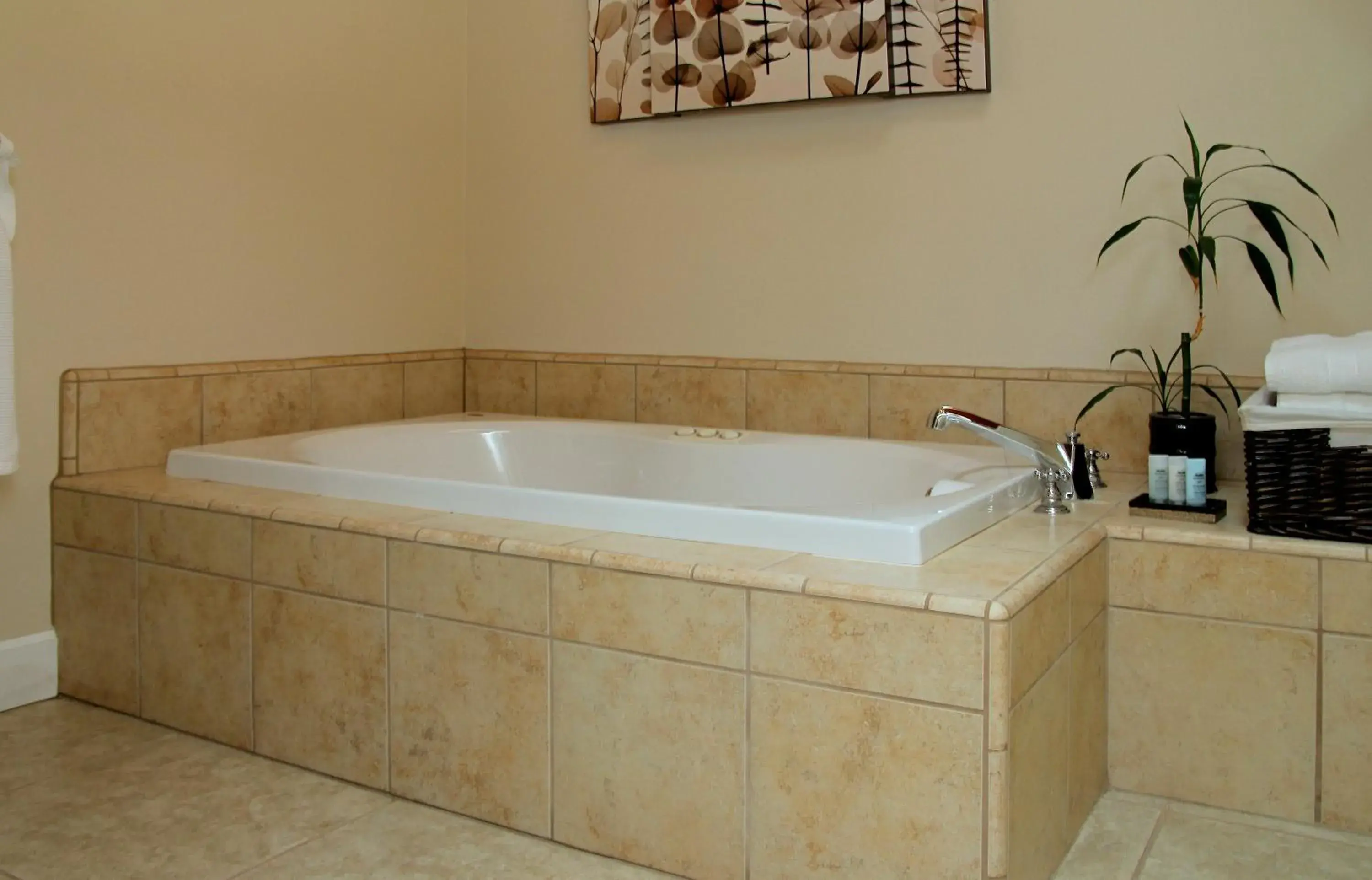 Suite with Spa Bath in Coho Cottages Suite with Spa Bath in Coho Cottages