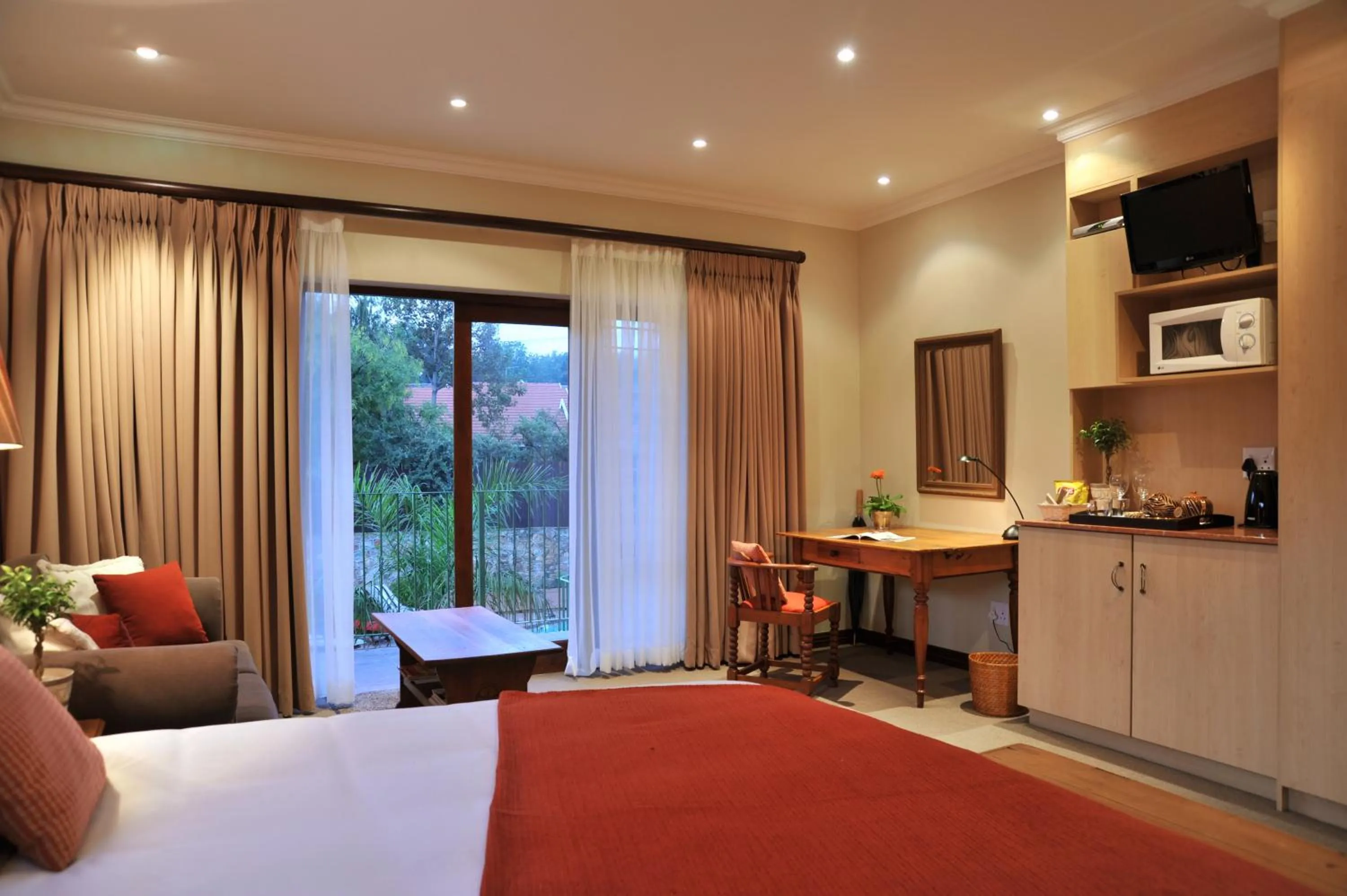 Photo of the whole room, Bed in Claires of Sandton Luxury Guest House