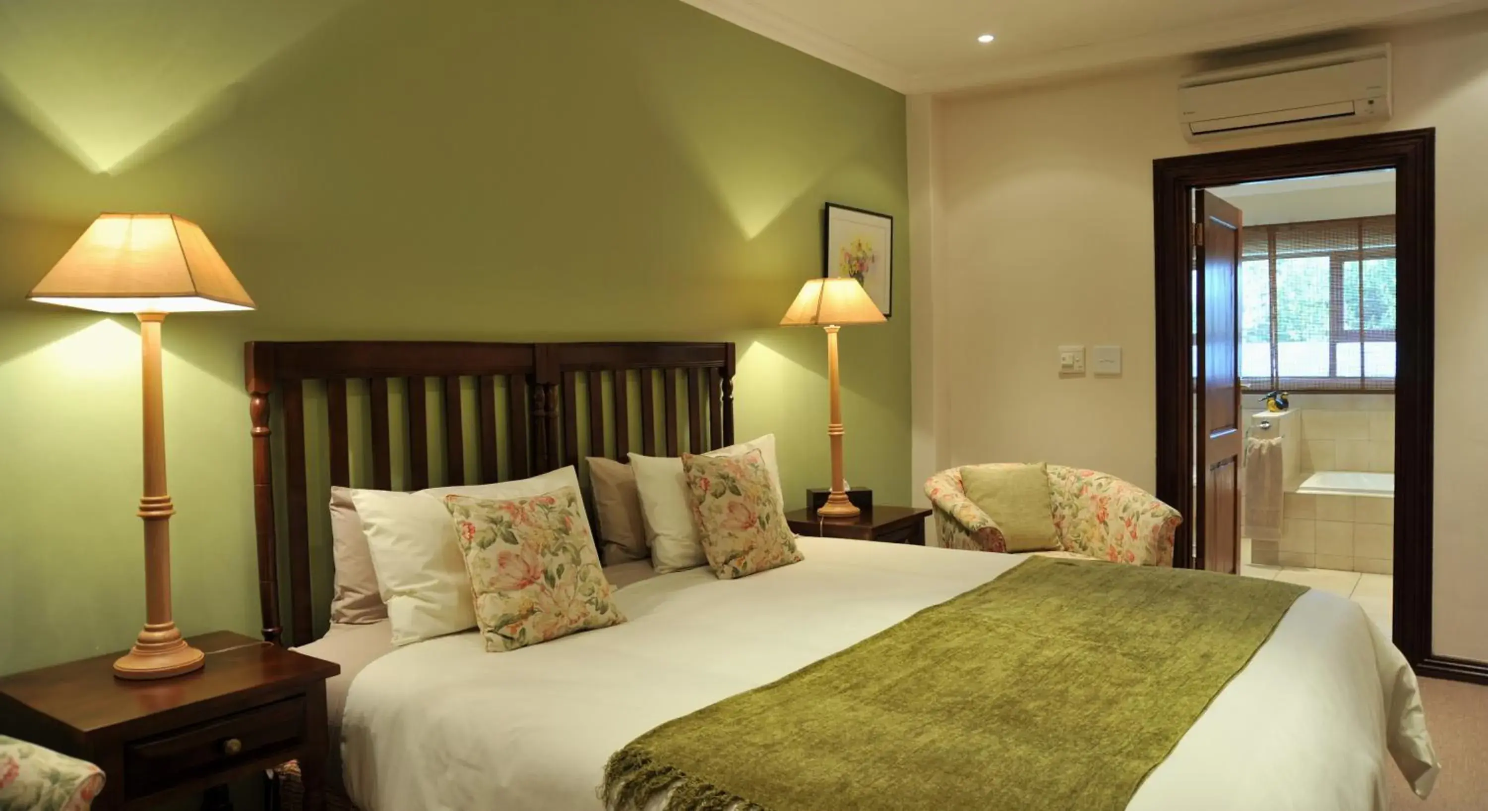 Photo of the whole room, Bed in Claires of Sandton Luxury Guest House Photo of the whole room, Bed in Claires of Sandton Luxury Guest House