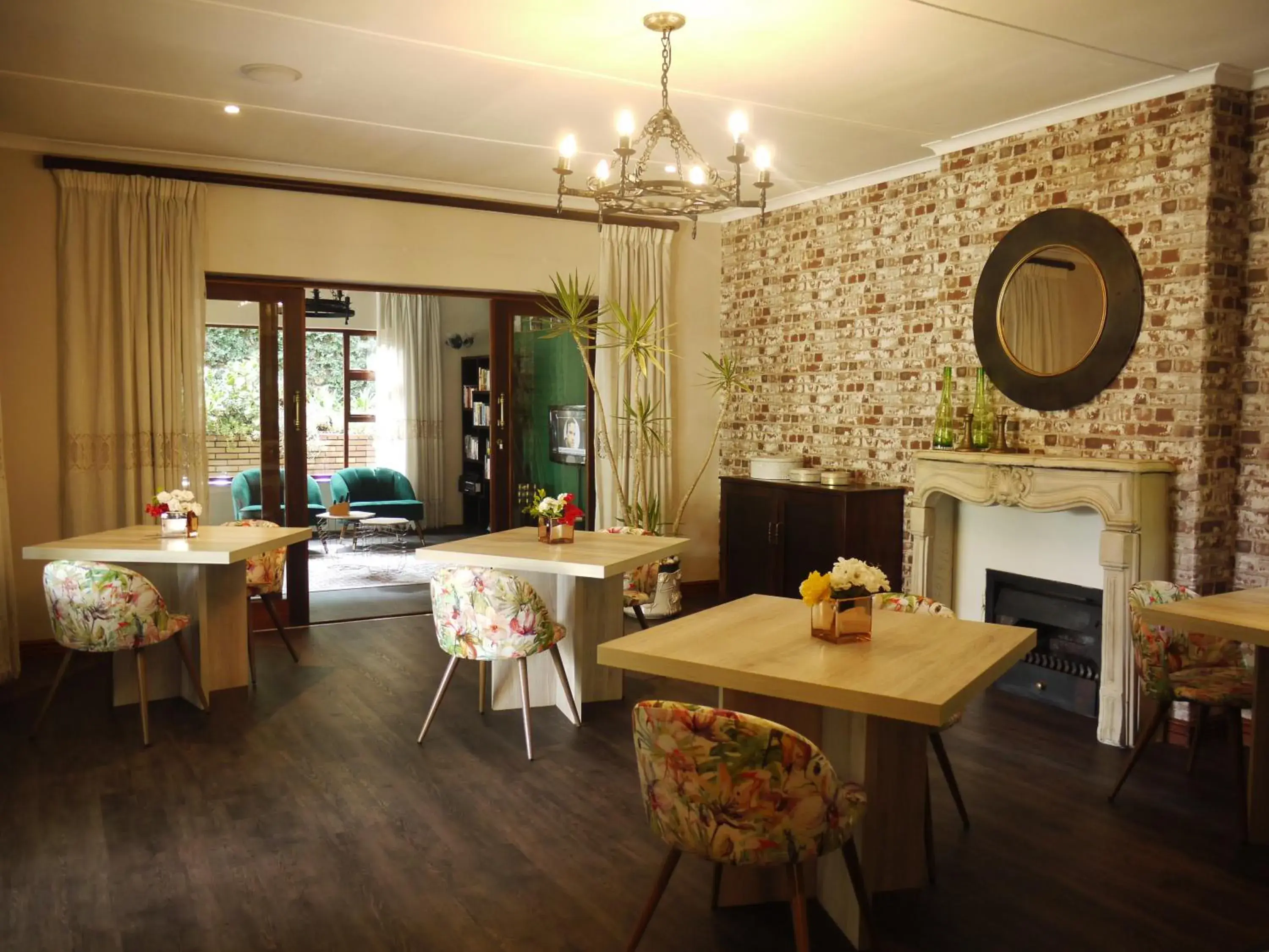 Restaurant/places to eat in Claires of Sandton Luxury Guest House Restaurant/places to eat in Claires of Sandton Luxury Guest House