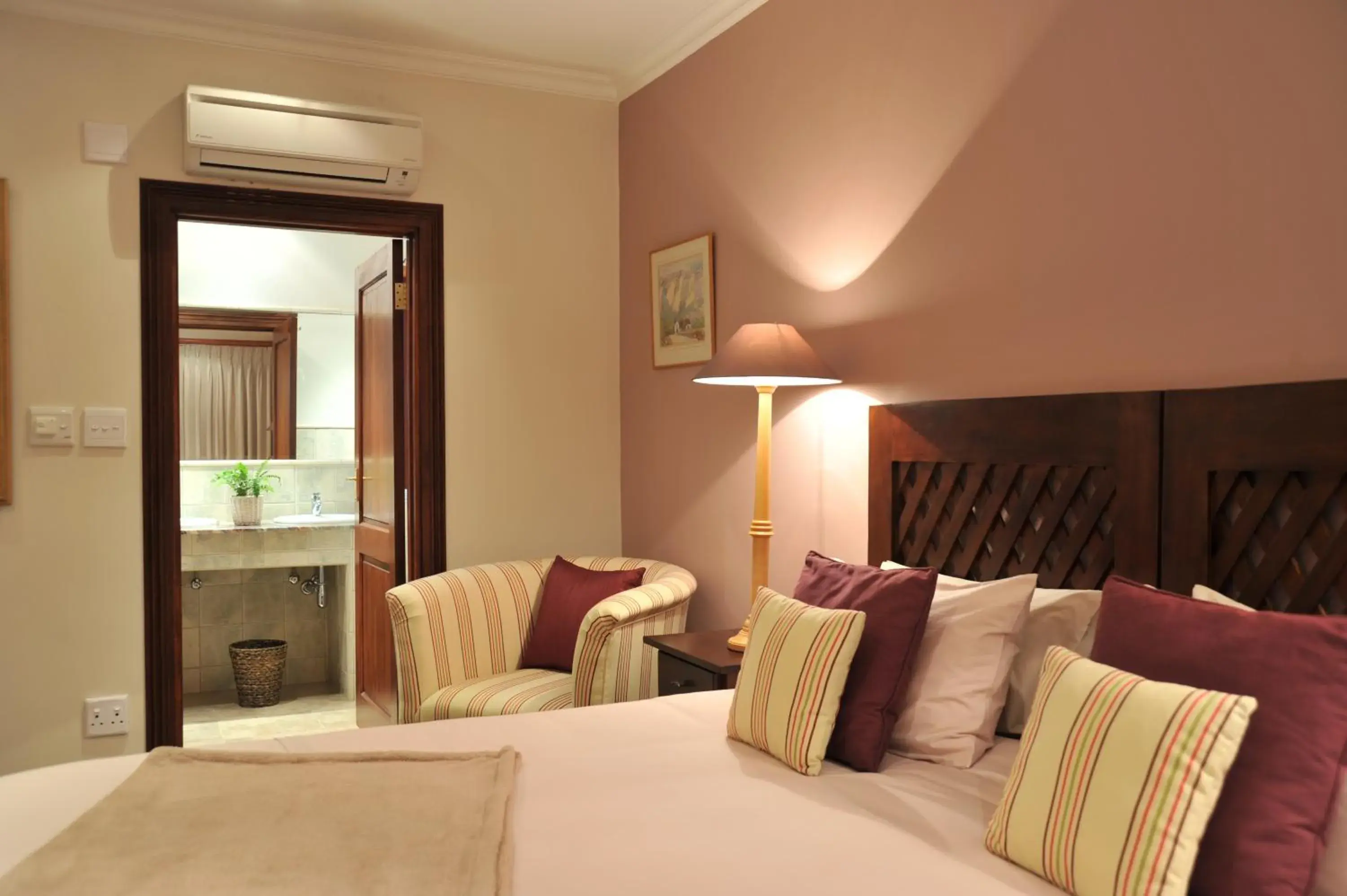 Photo of the whole room, Bed in Claires of Sandton Luxury Guest House Photo of the whole room, Bed in Claires of Sandton Luxury Guest House