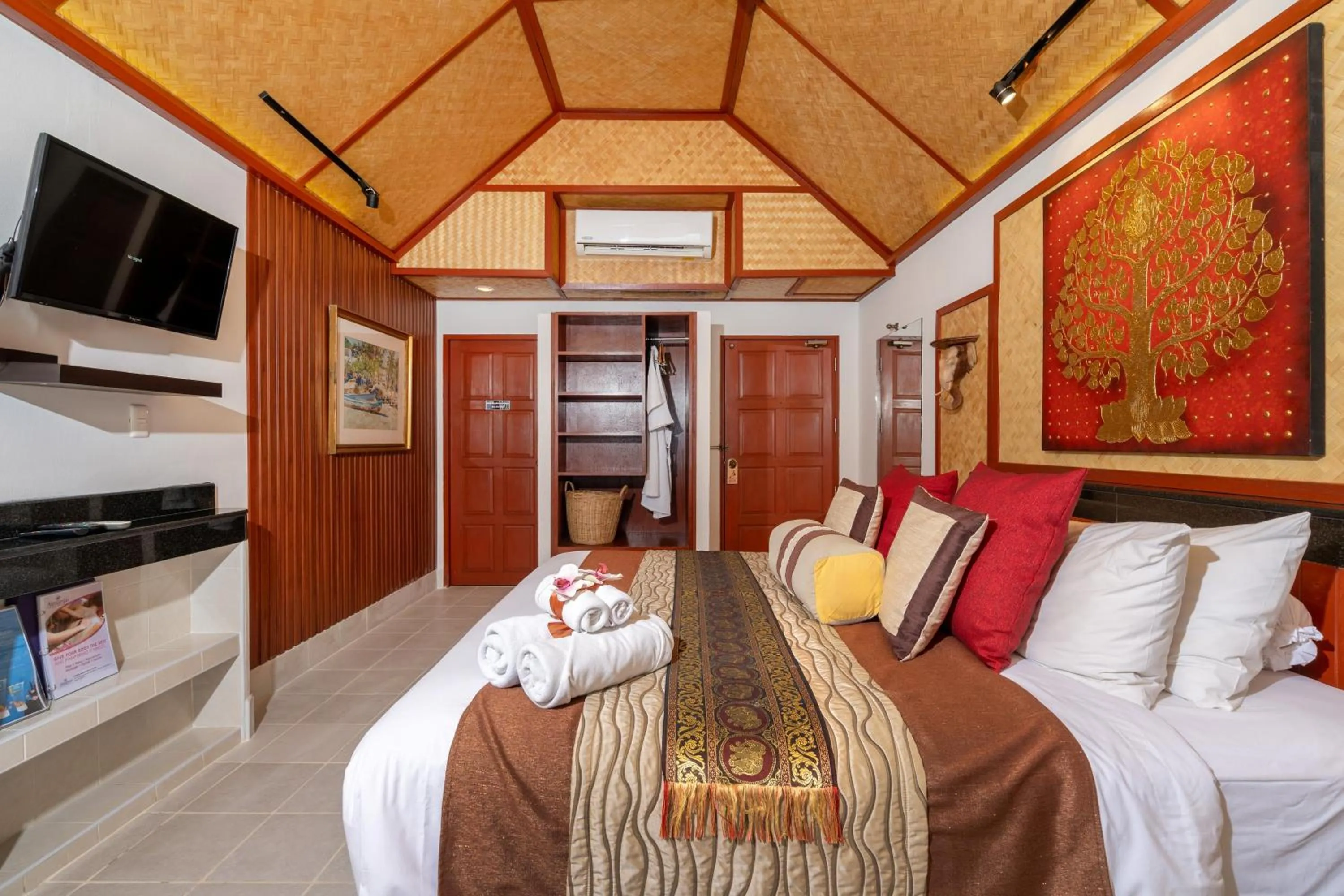 Bedroom, Bed in Friendship Beach Resort & Atmanjai Wellness Centre
