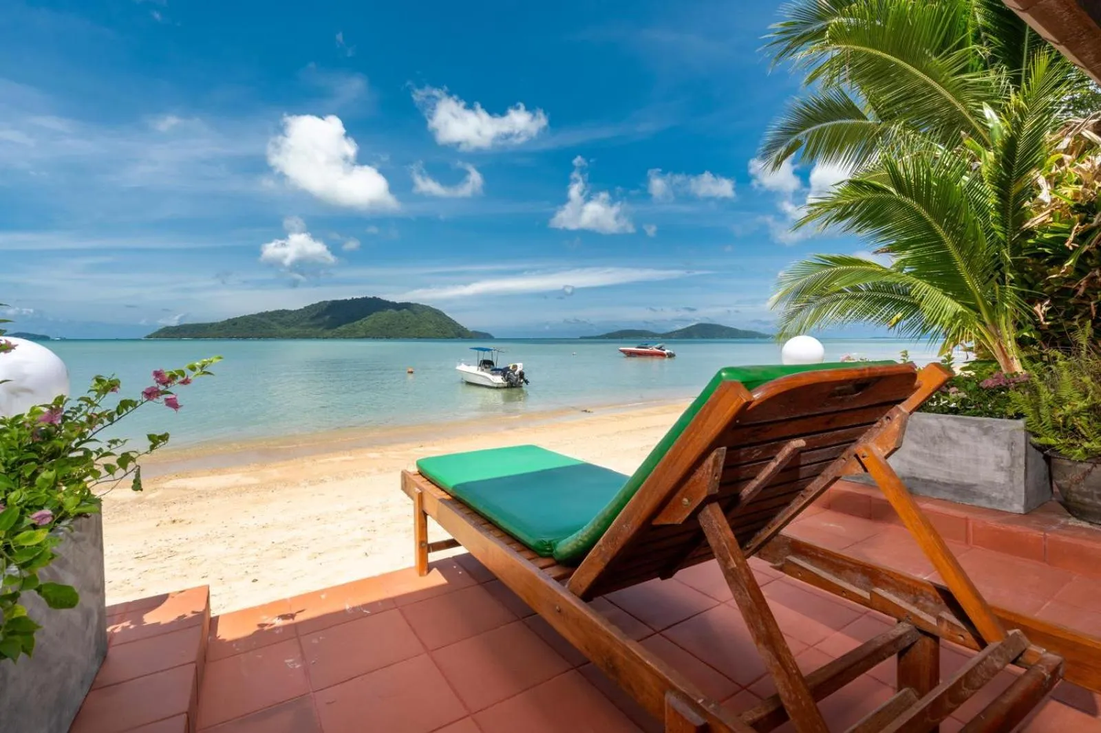 Balcony/Terrace in Friendship Beach Resort & Atmanjai Wellness Centre