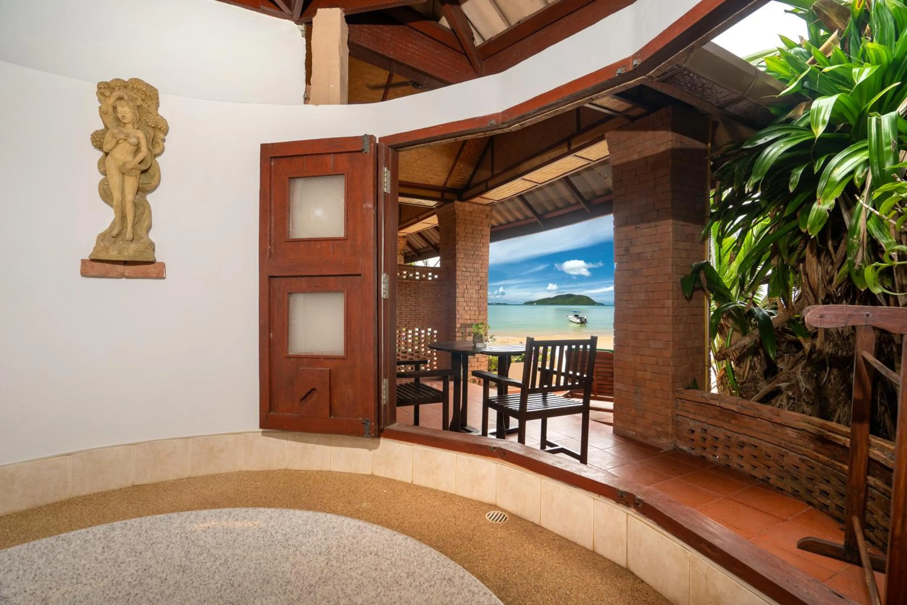 Bath in Friendship Beach Resort & Atmanjai Wellness Centre