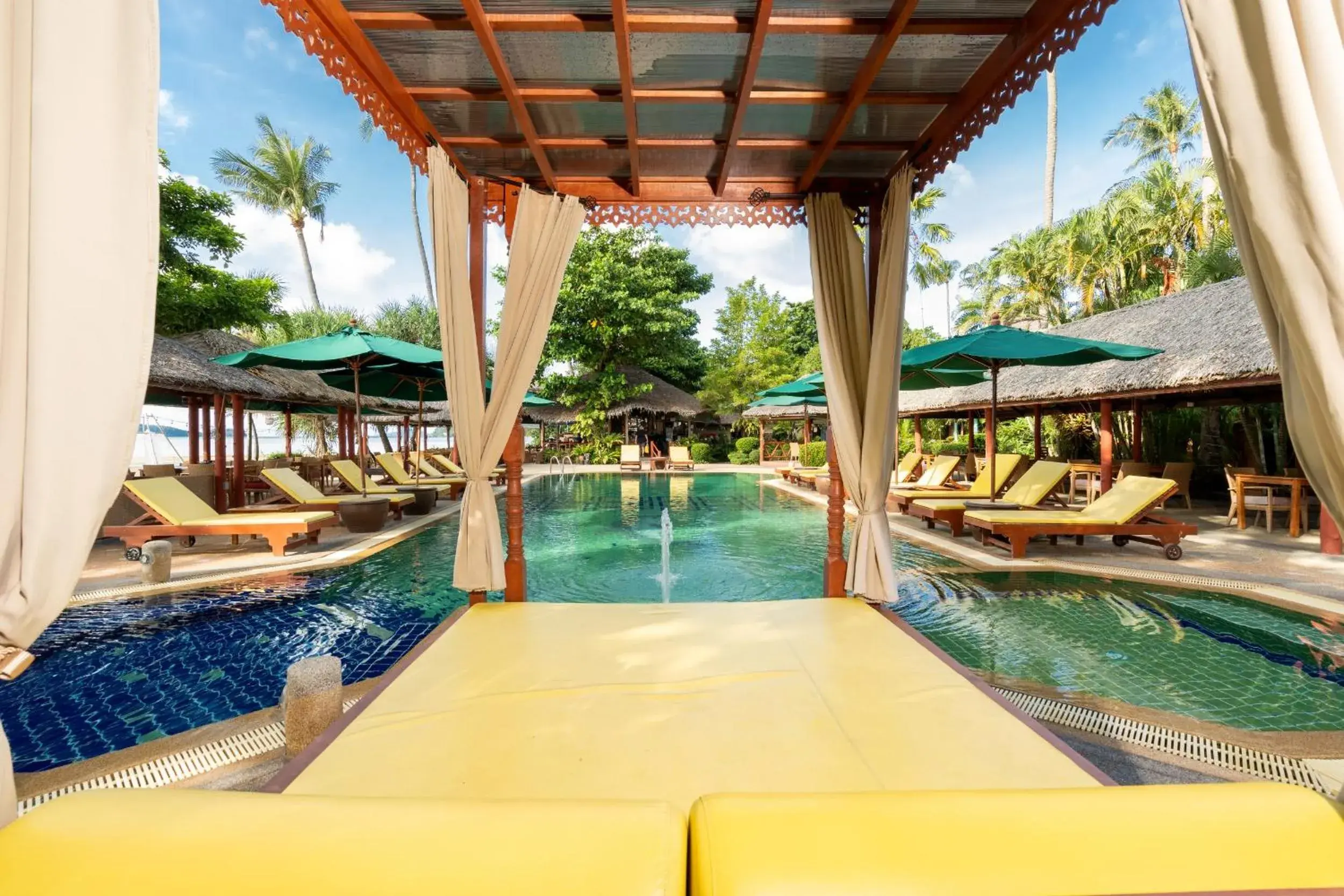 Swimming pool in Friendship Beach Resort & Atmanjai Wellness Centre Swimming pool in Friendship Beach Resort & Atmanjai Wellness Centre