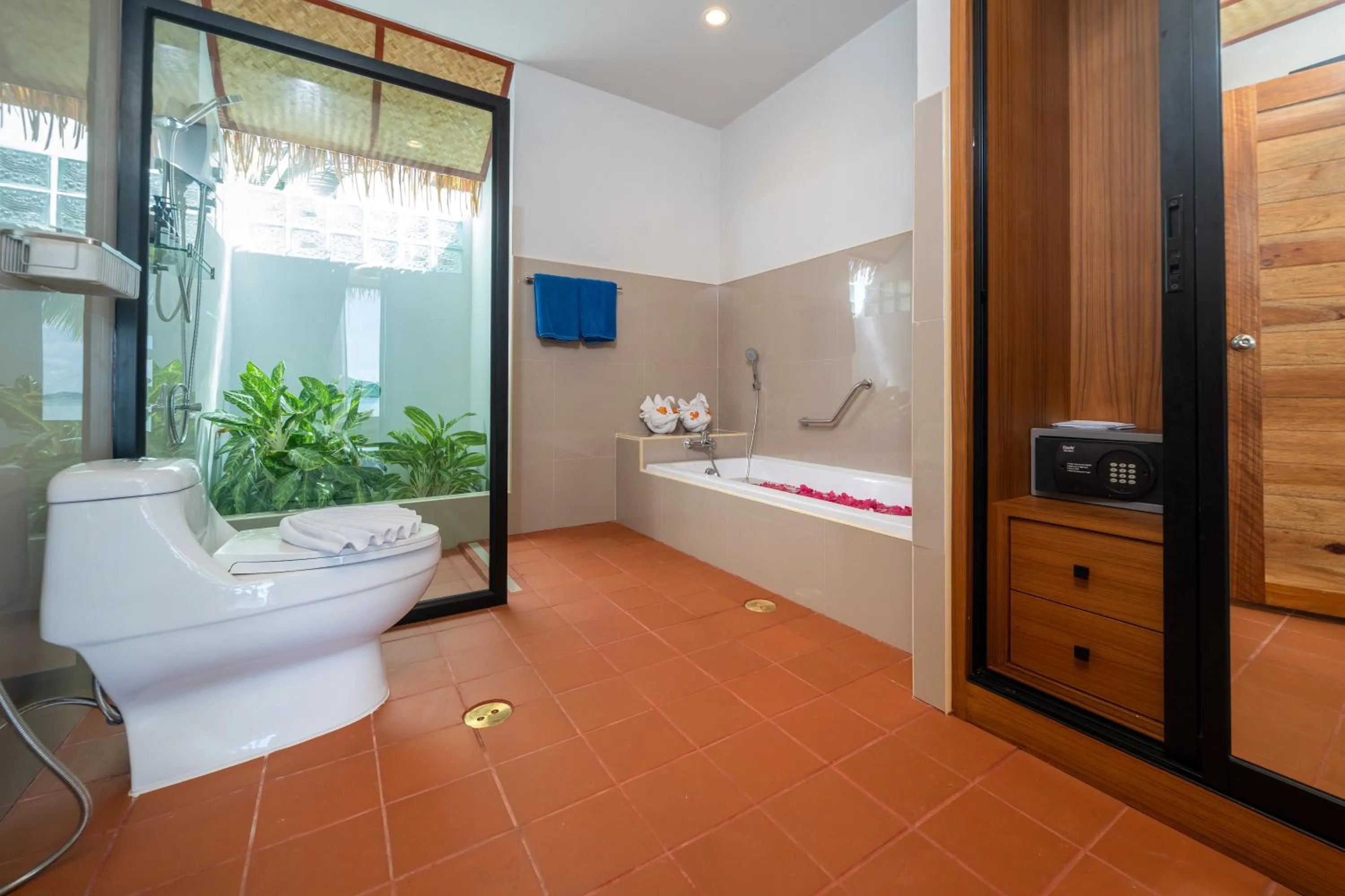 Bathroom in Friendship Beach Resort & Atmanjai Wellness Centre