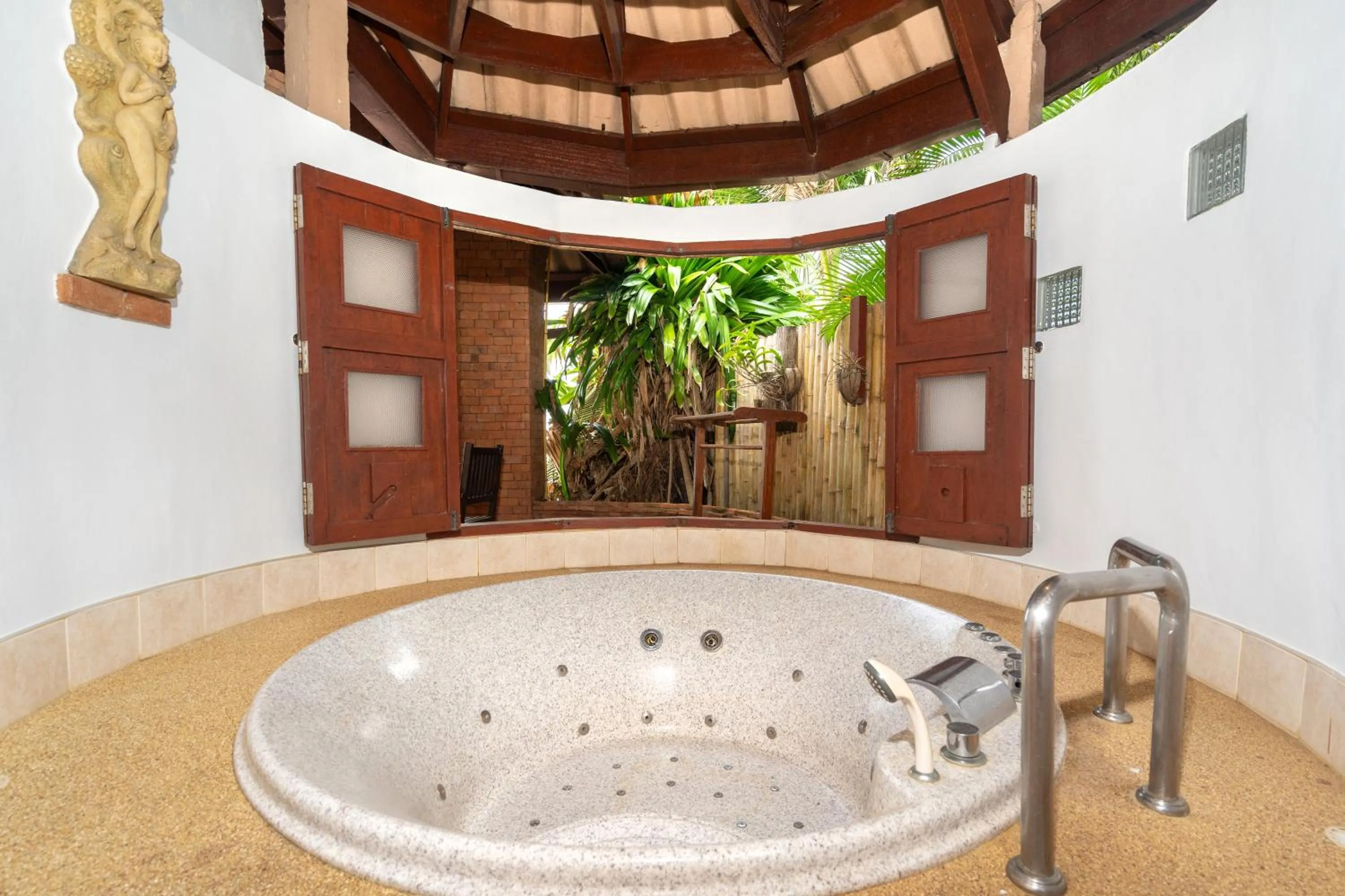 Bath in Friendship Beach Resort & Atmanjai Wellness Centre