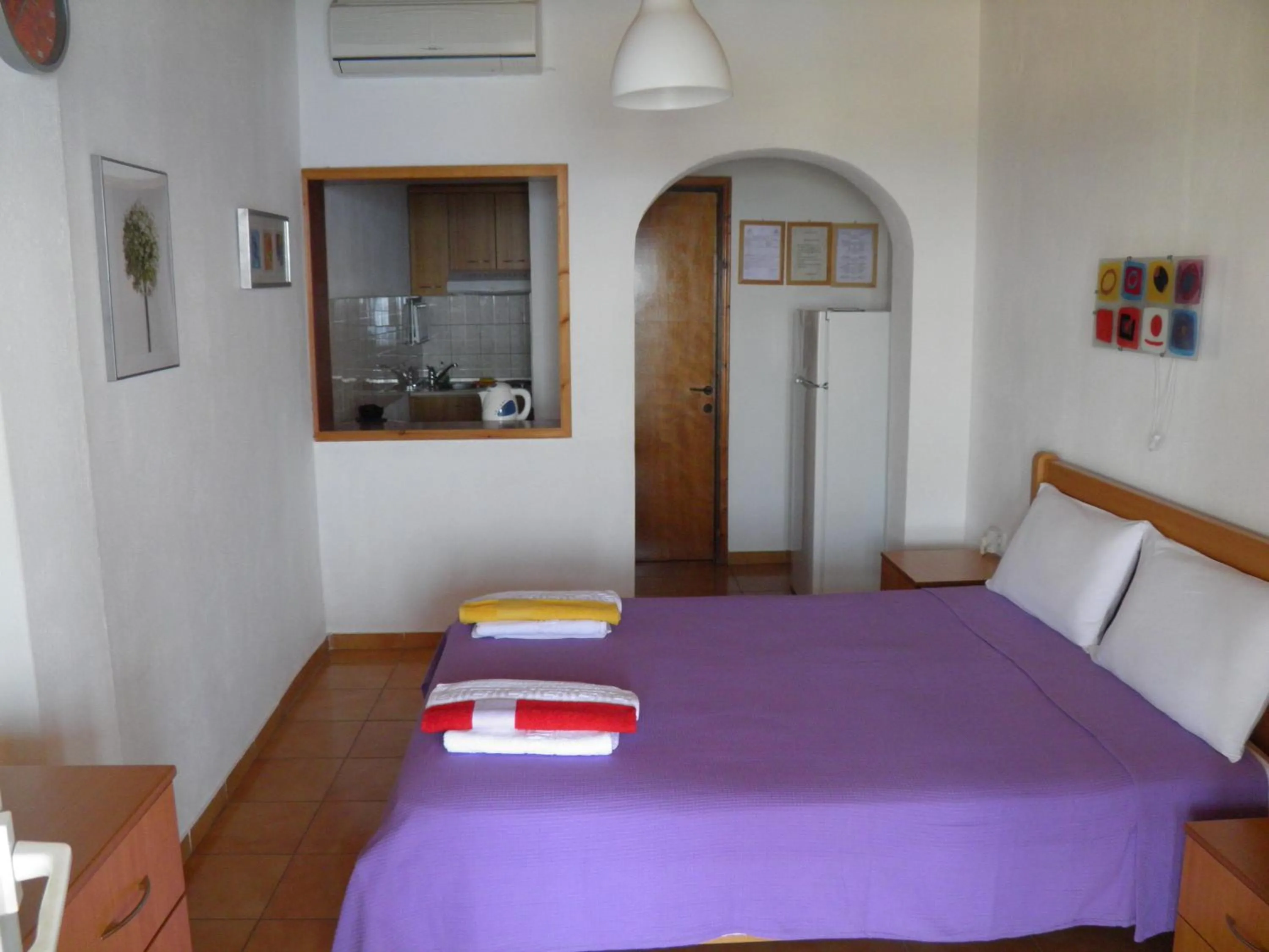 Photo of the whole room, Bed in Fatiras Studios