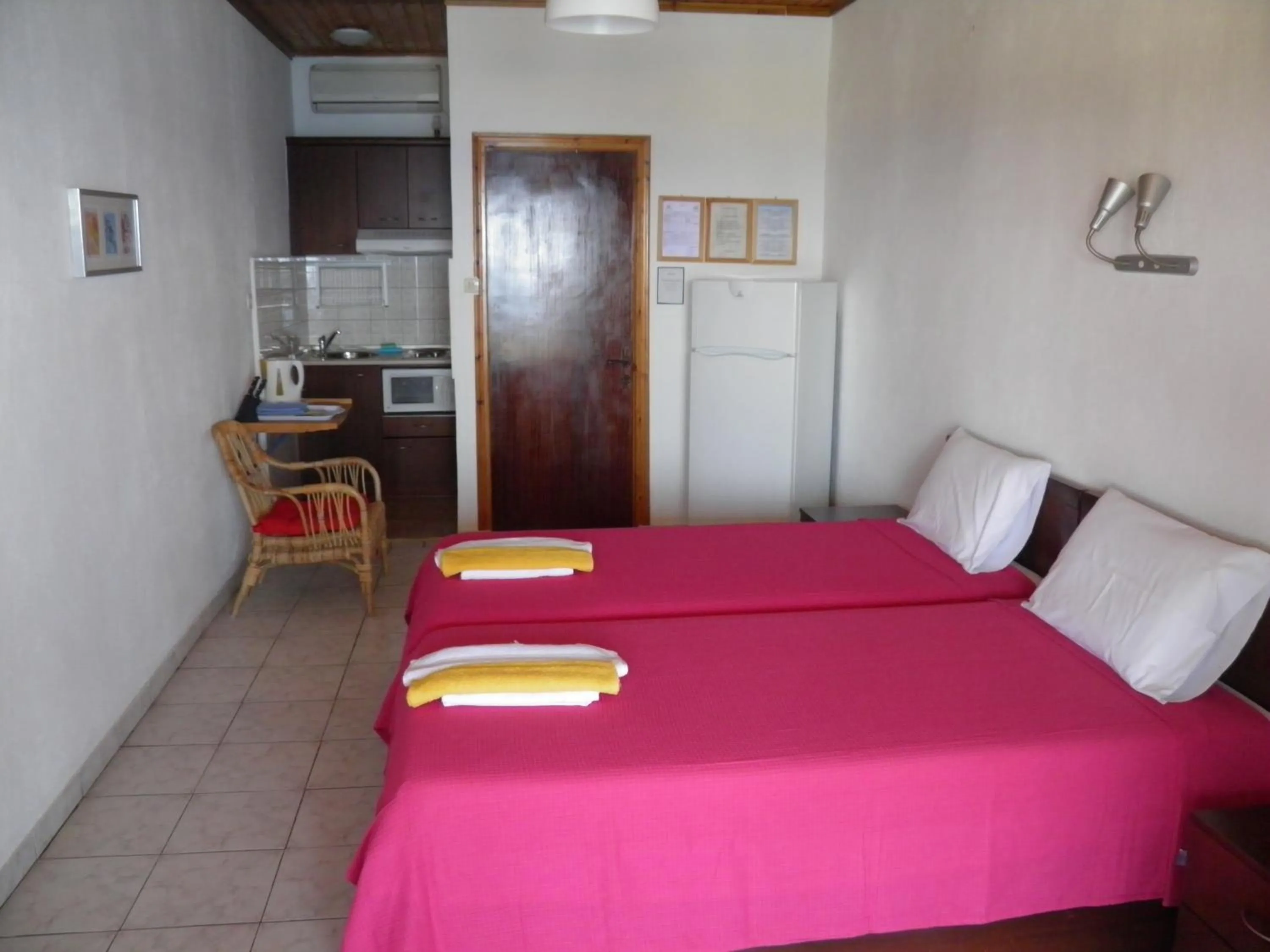 Photo of the whole room, Bed in Fatiras Studios
