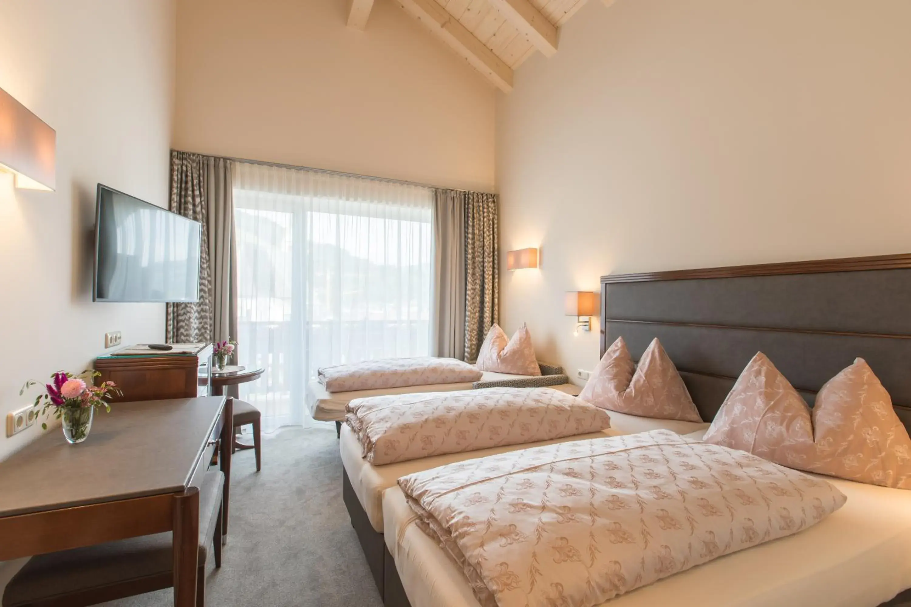 Triple Room with Mountain View - single occupancy in Hotel Niederreiter Triple Room with Mountain View - single occupancy in Hotel Niederreiter