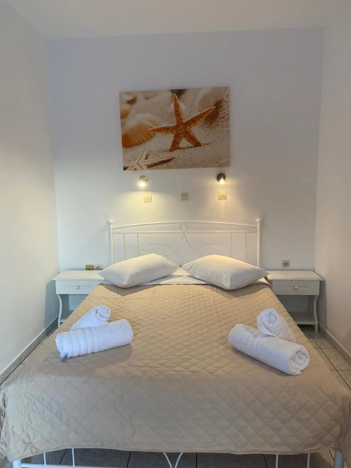 Bed in Anemos Hotel & Apartments