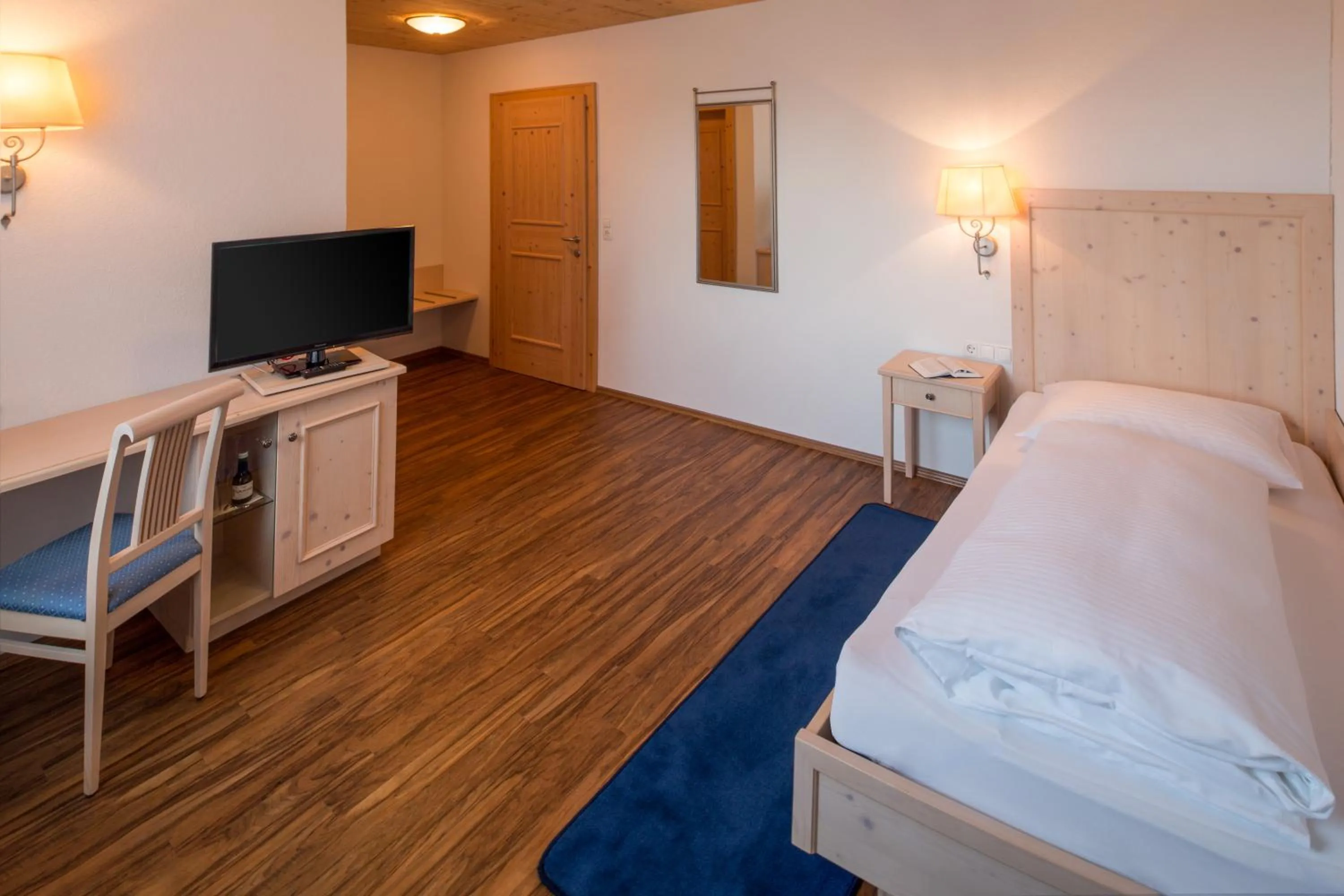 TV and multimedia, Bed in Hotel Krone Langenegg