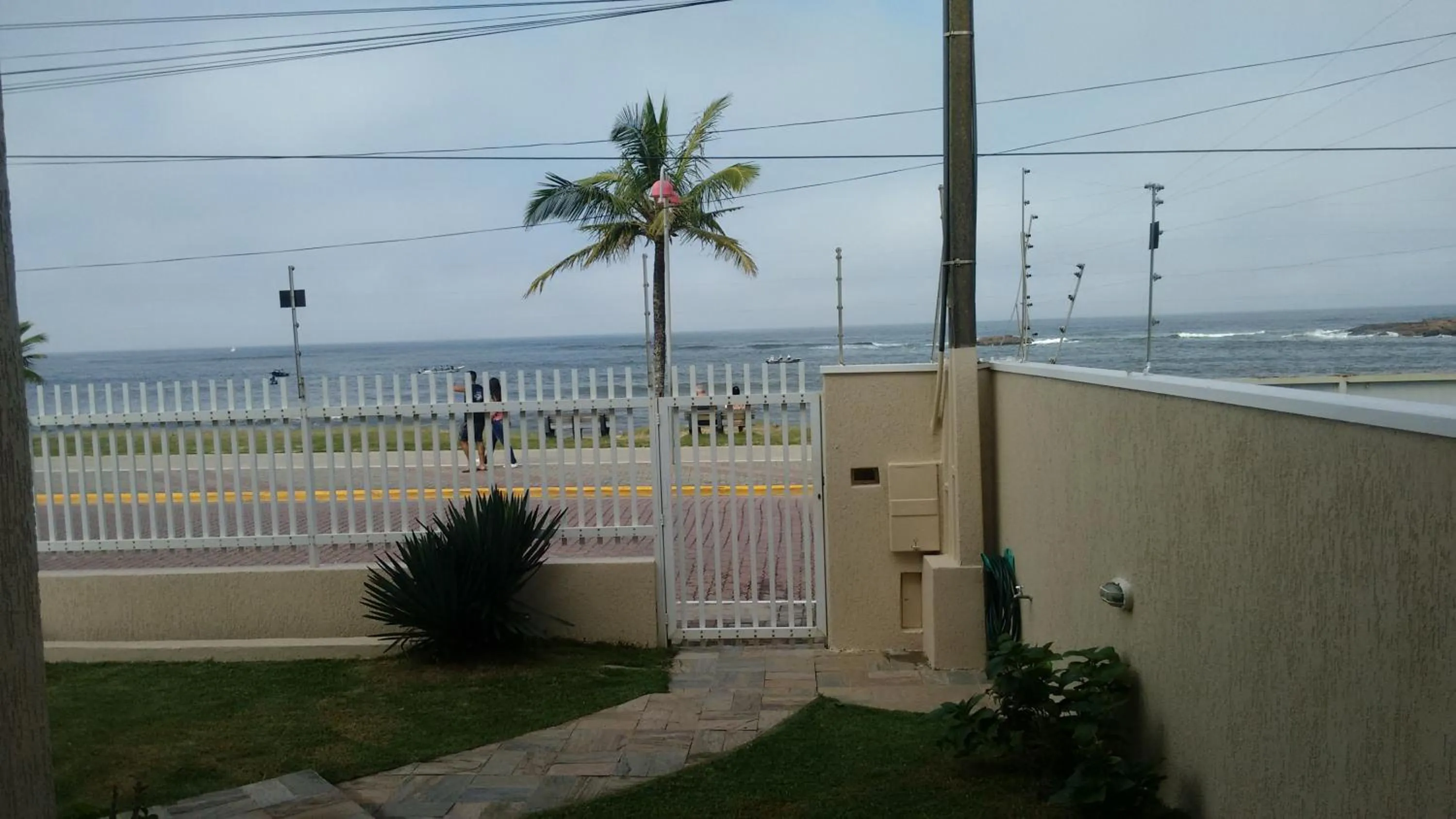 CASA - FRENTE PARA O MAR