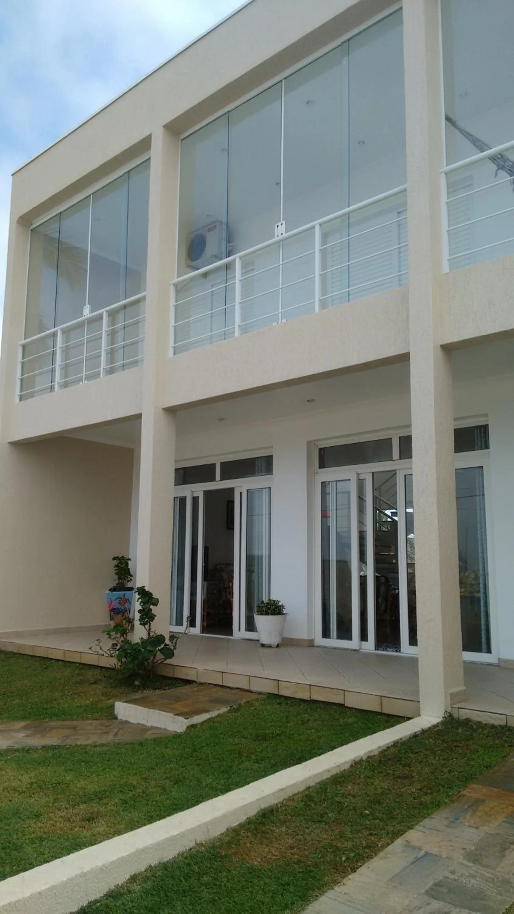 CASA - FRENTE PARA O MAR