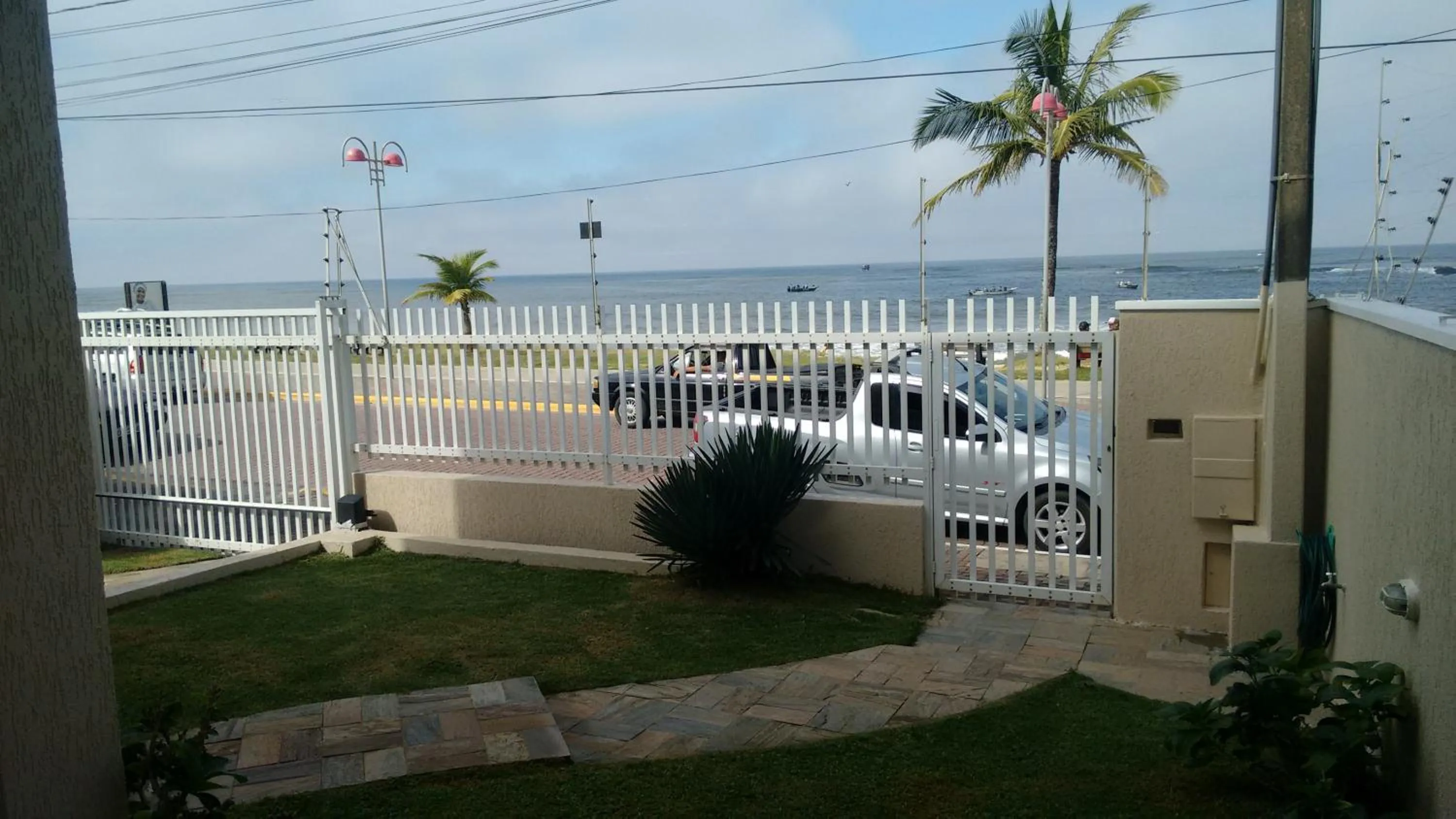 CASA - FRENTE PARA O MAR