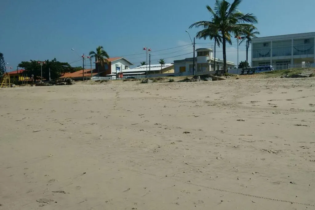 CASA - FRENTE PARA O MAR