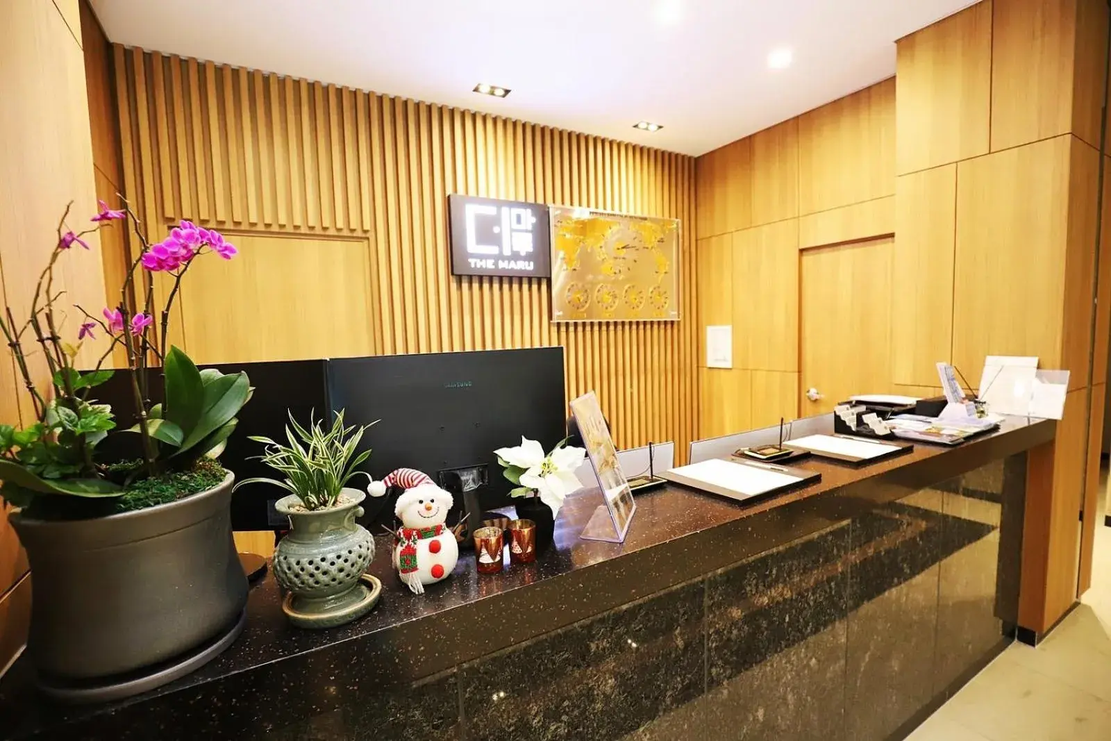 Lobby or reception in Hotel the maru Lobby or reception in Hotel the maru