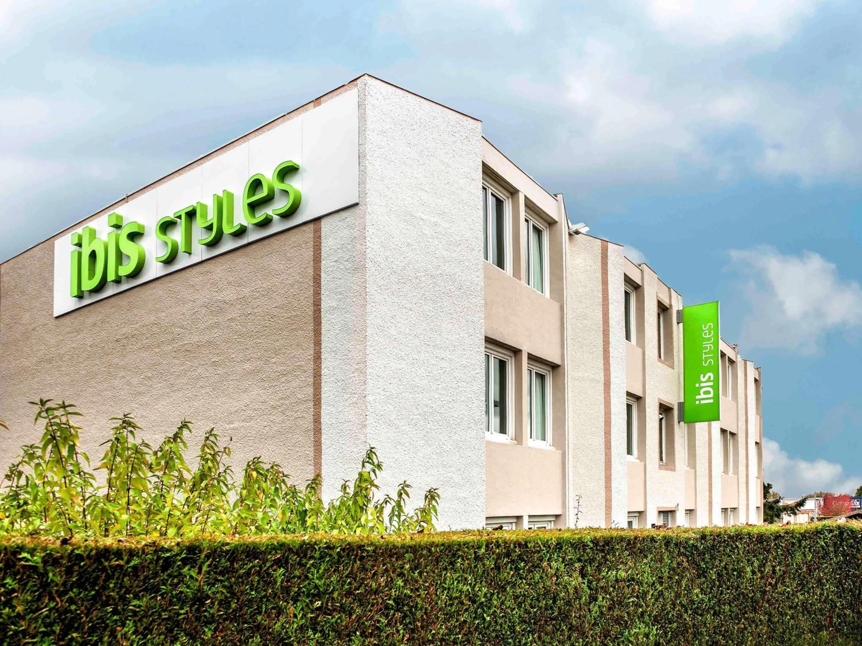 Property building in ibis Styles Rouen Nord-Barentin