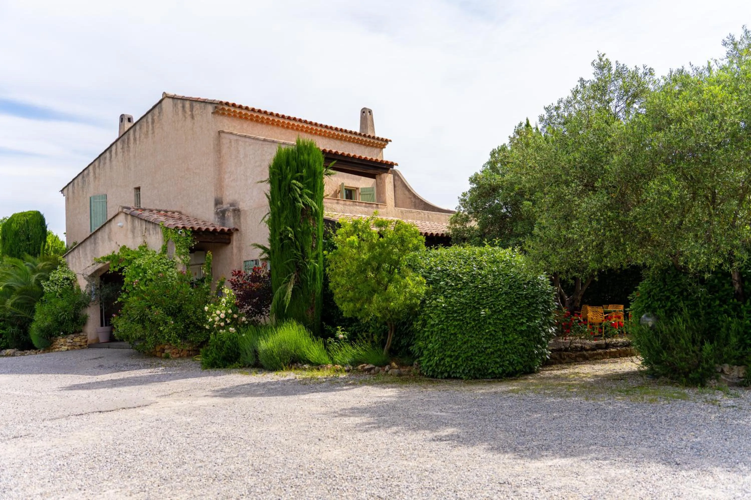 Property building in Hotel Les Oliviers