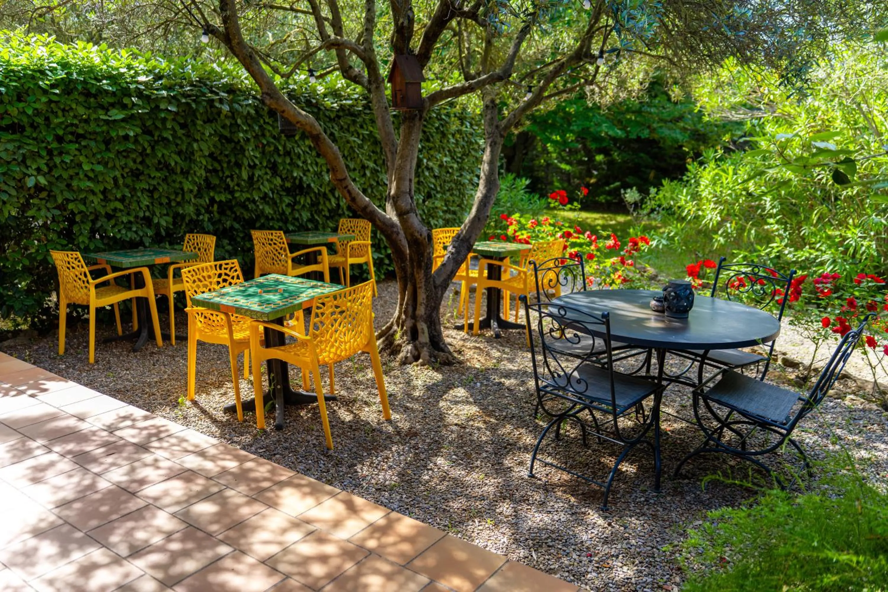 Patio in Hotel Les Oliviers