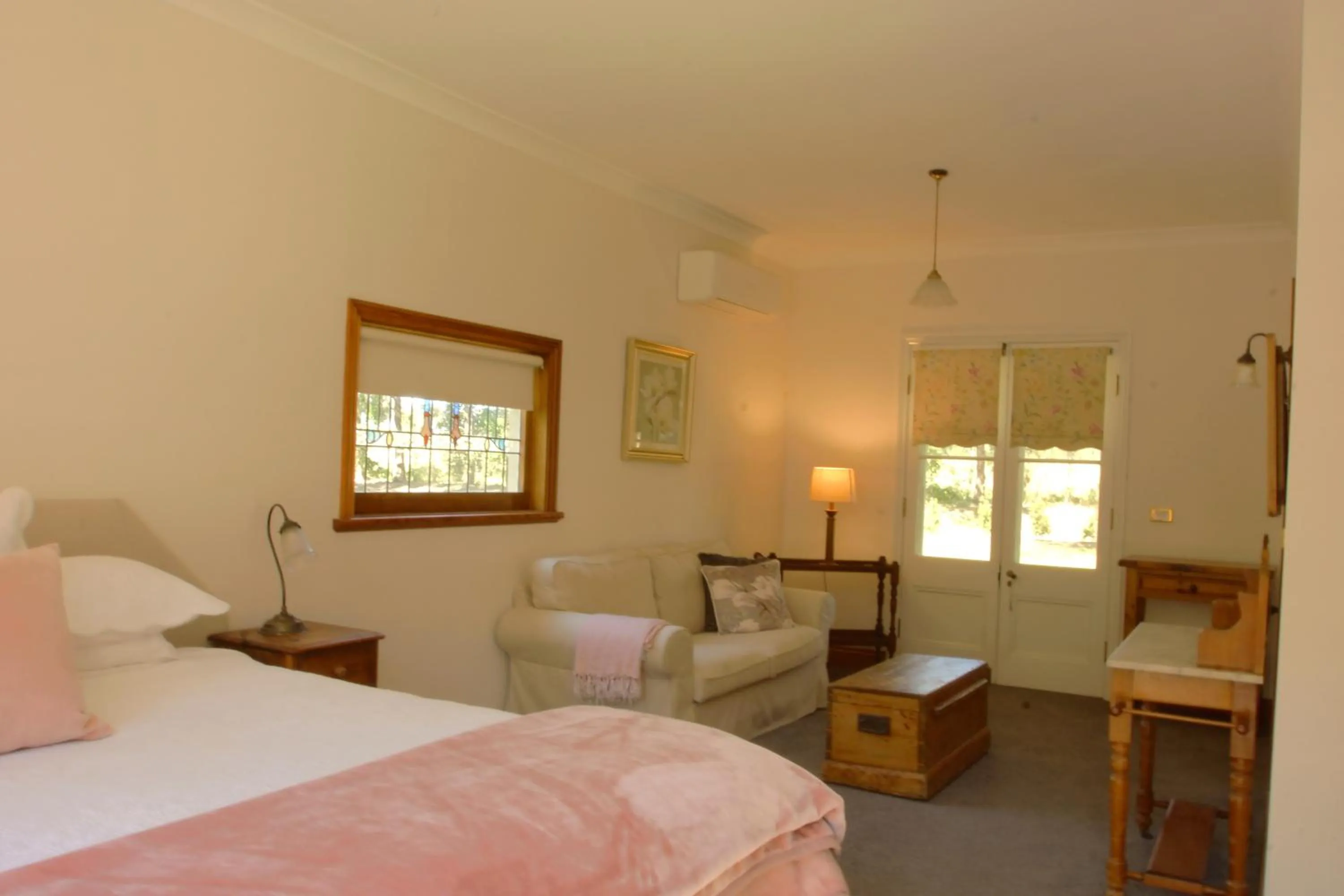 Seating area, Bed in The Carriages Boutique Hotel and Vineyard