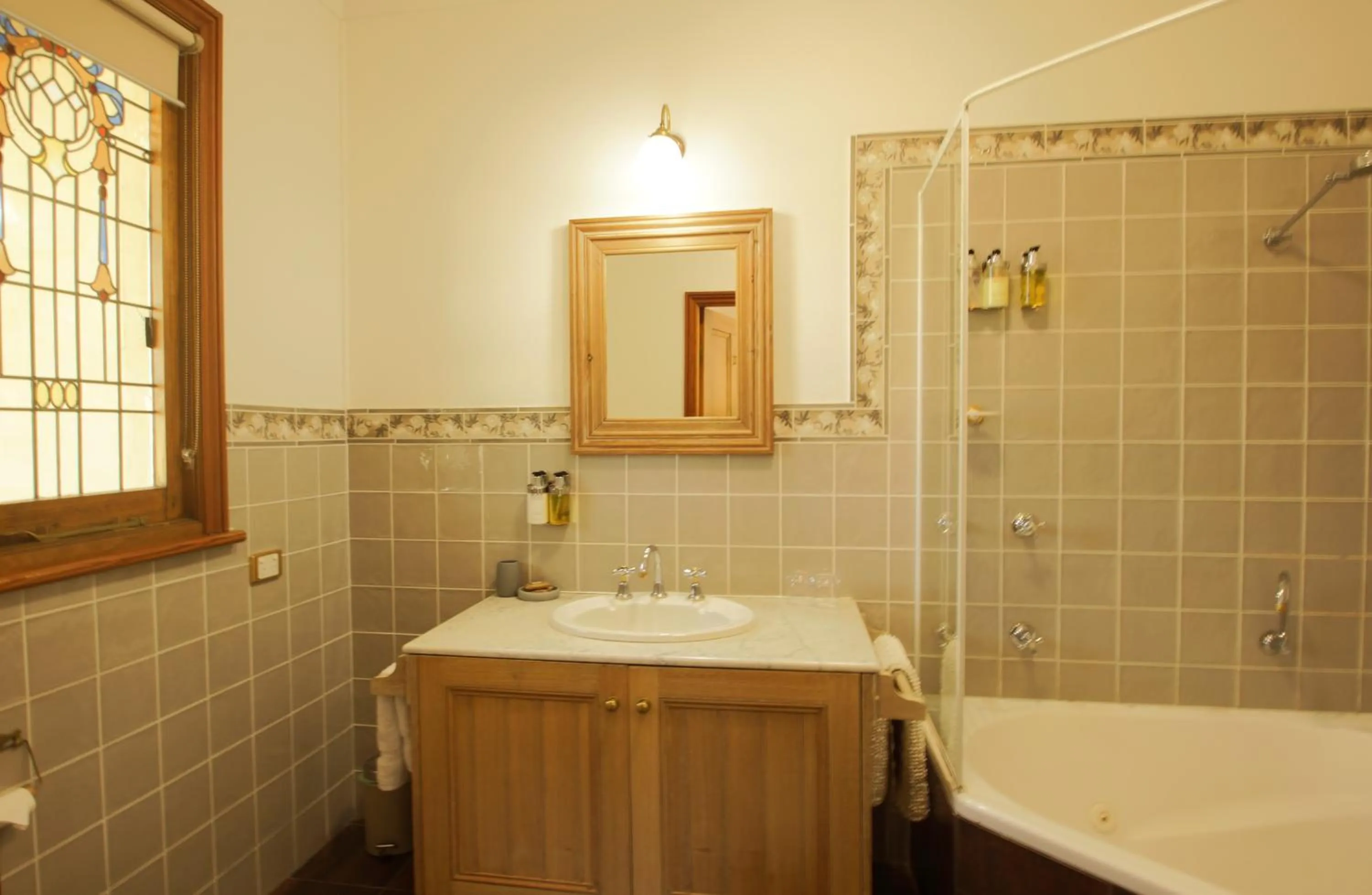 Shower in The Carriages Boutique Hotel and Vineyard